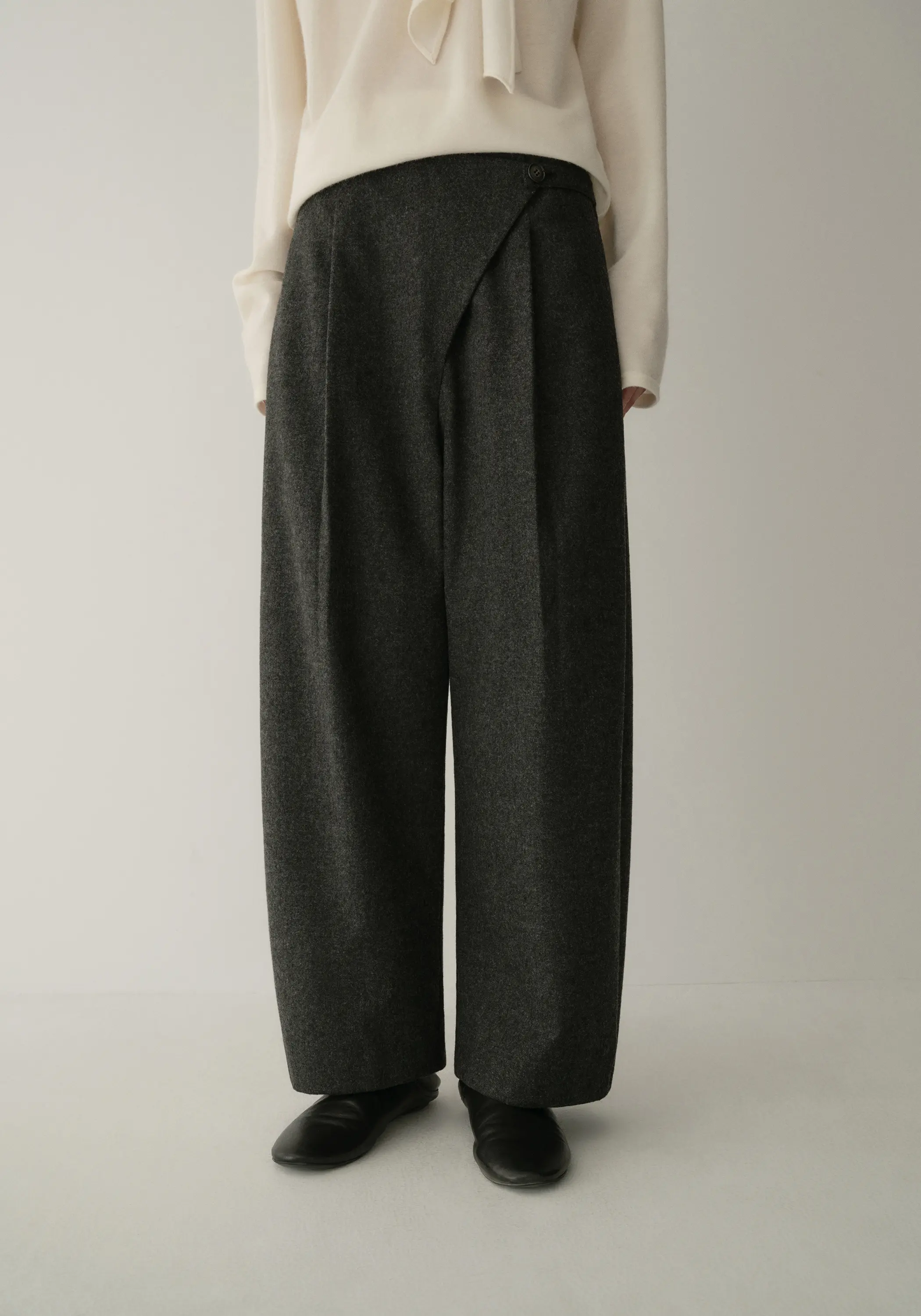 Asymmetric Cropped Pants - Image 10