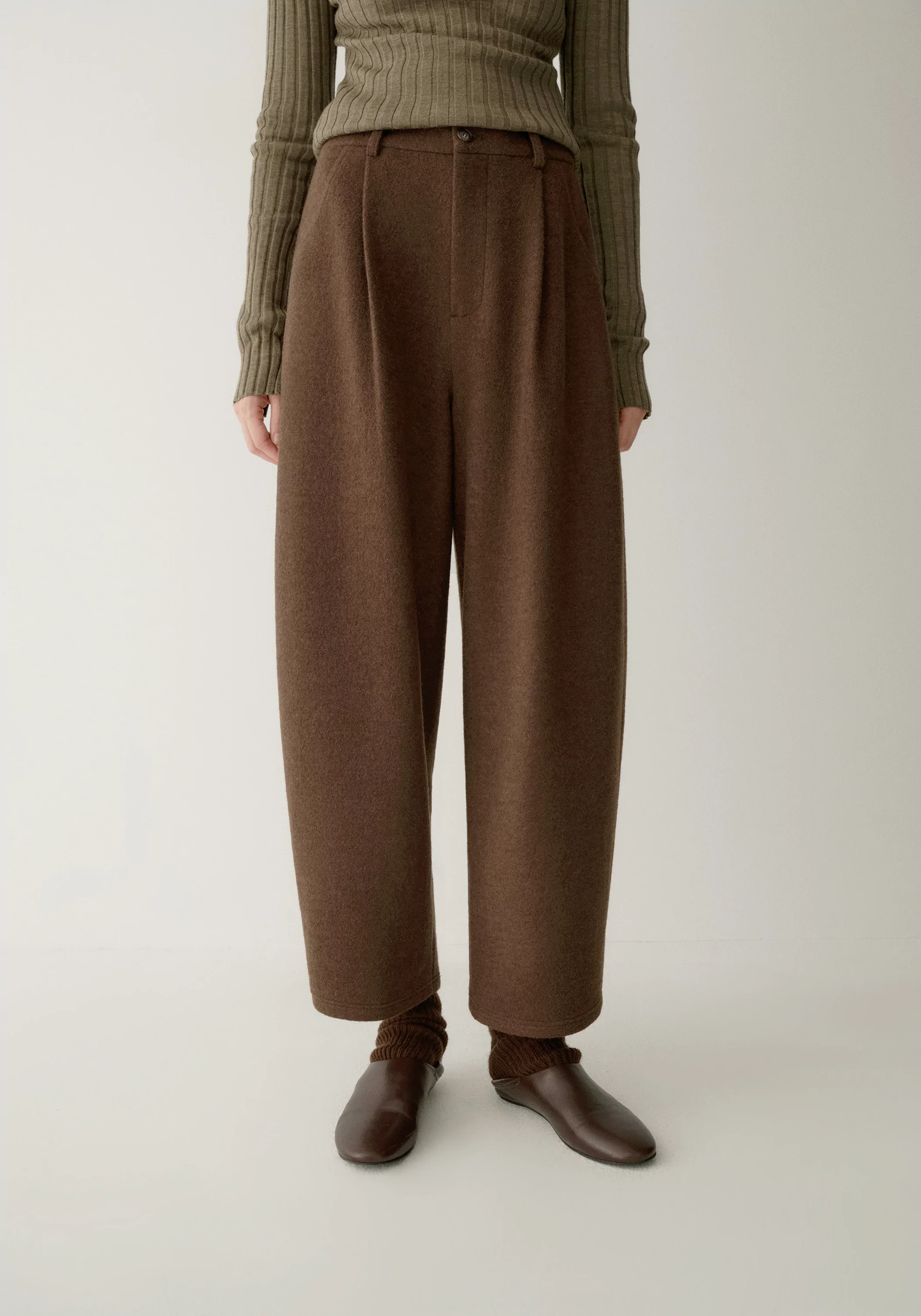 Elasticated Wool Tapered Pants - Image 15