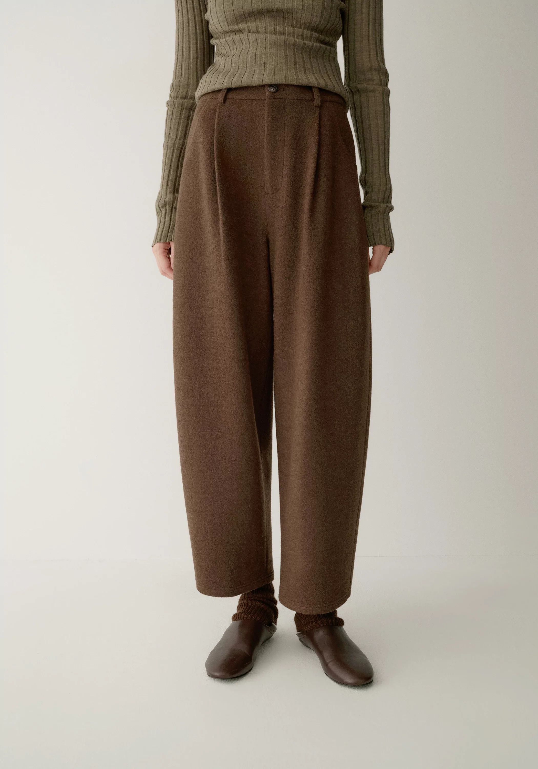 Elasticated Wool Tapered Pants - Image 17
