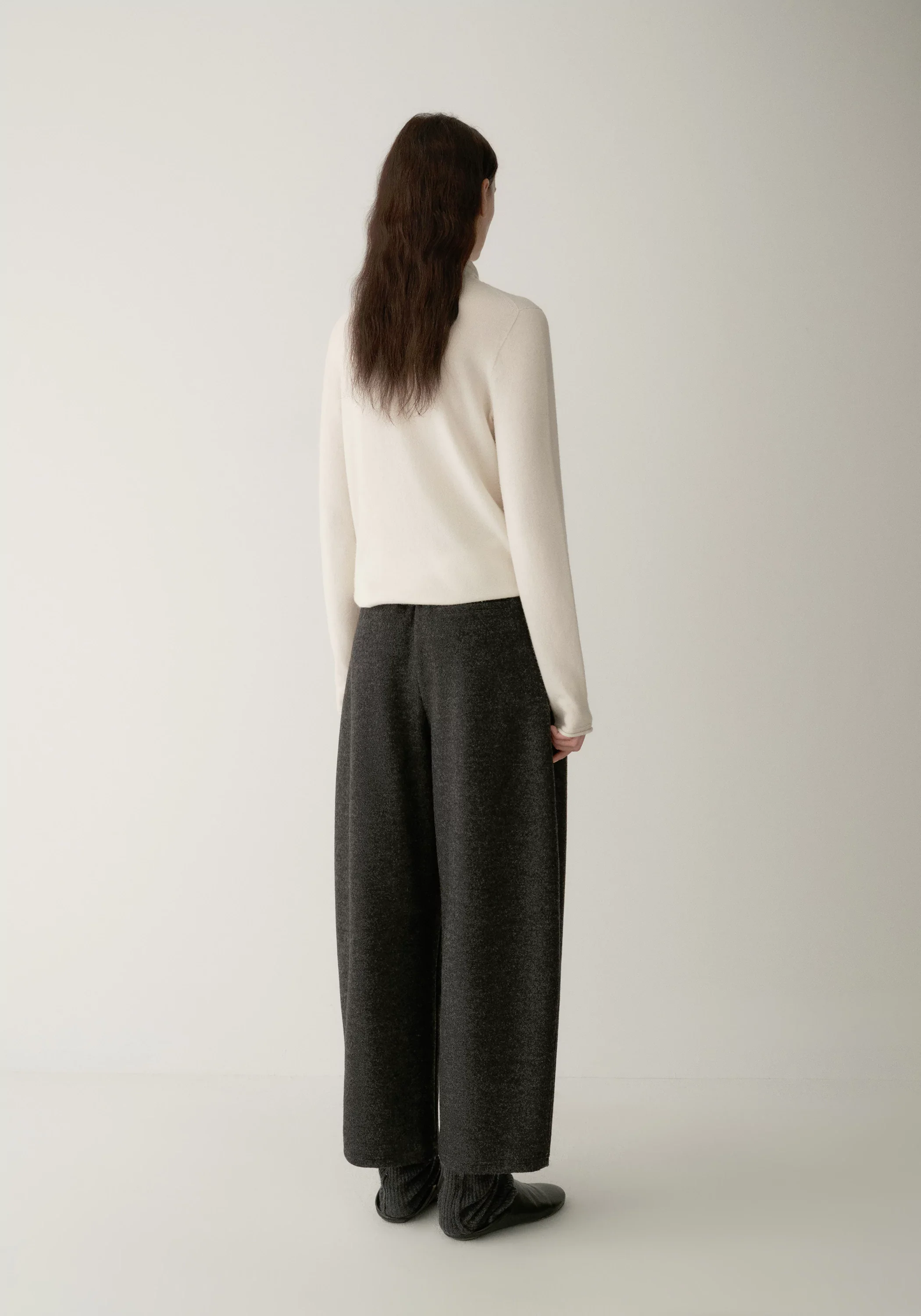 Elasticated Wool Tapered Pants - Image 5
