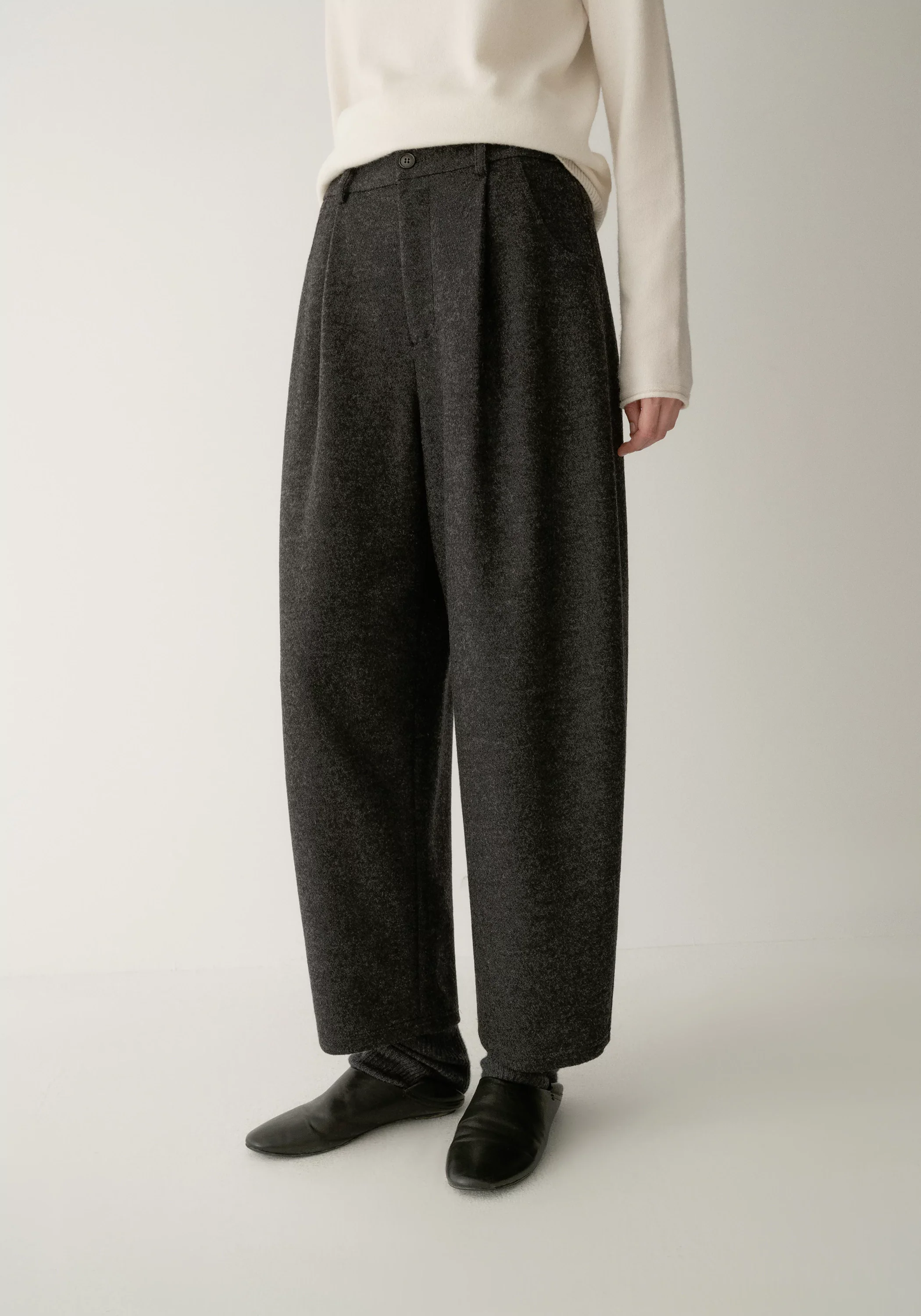 Elasticated Wool Tapered Pants - Image 7