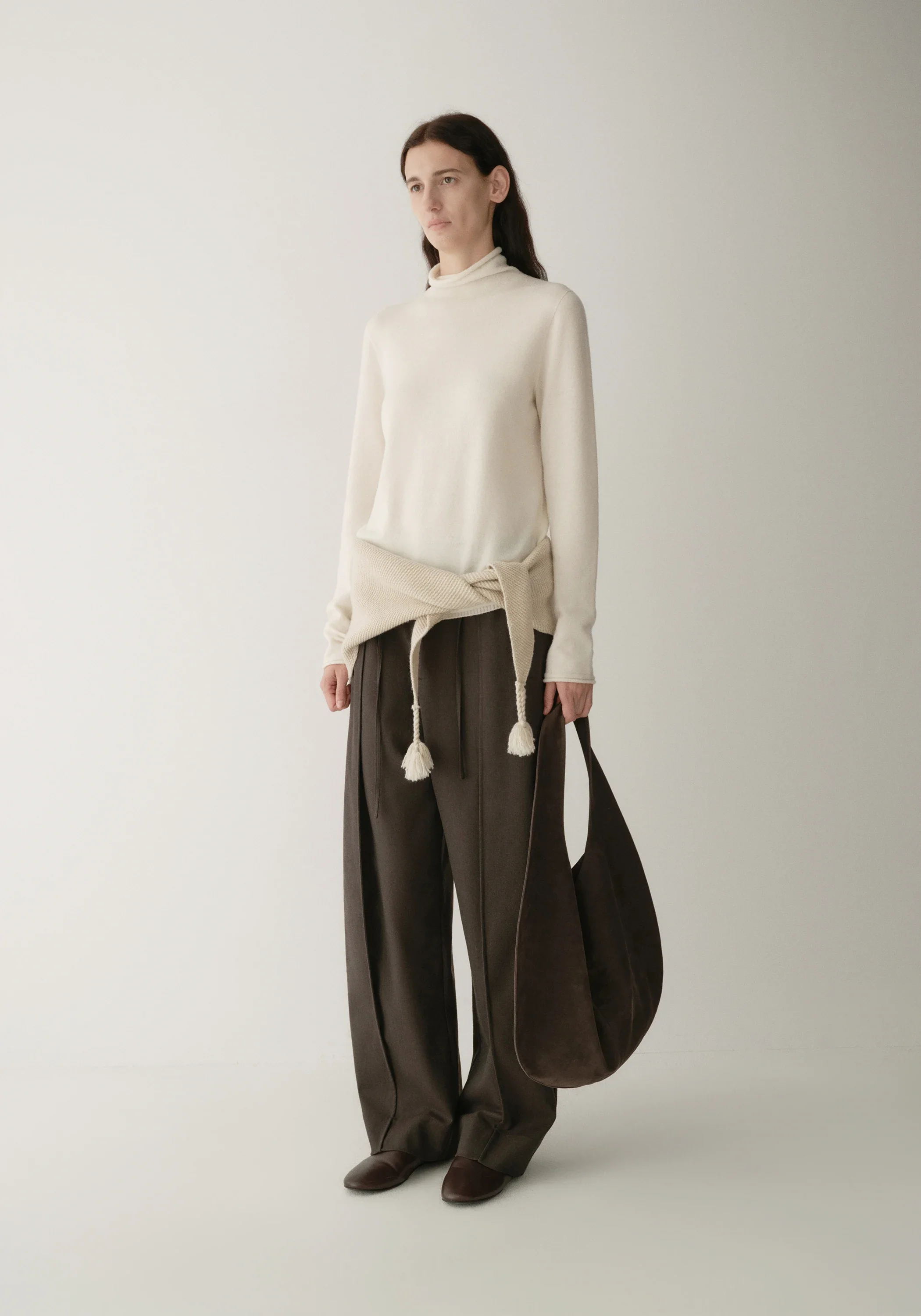 Waistband-Free Curved Pants - Image 10