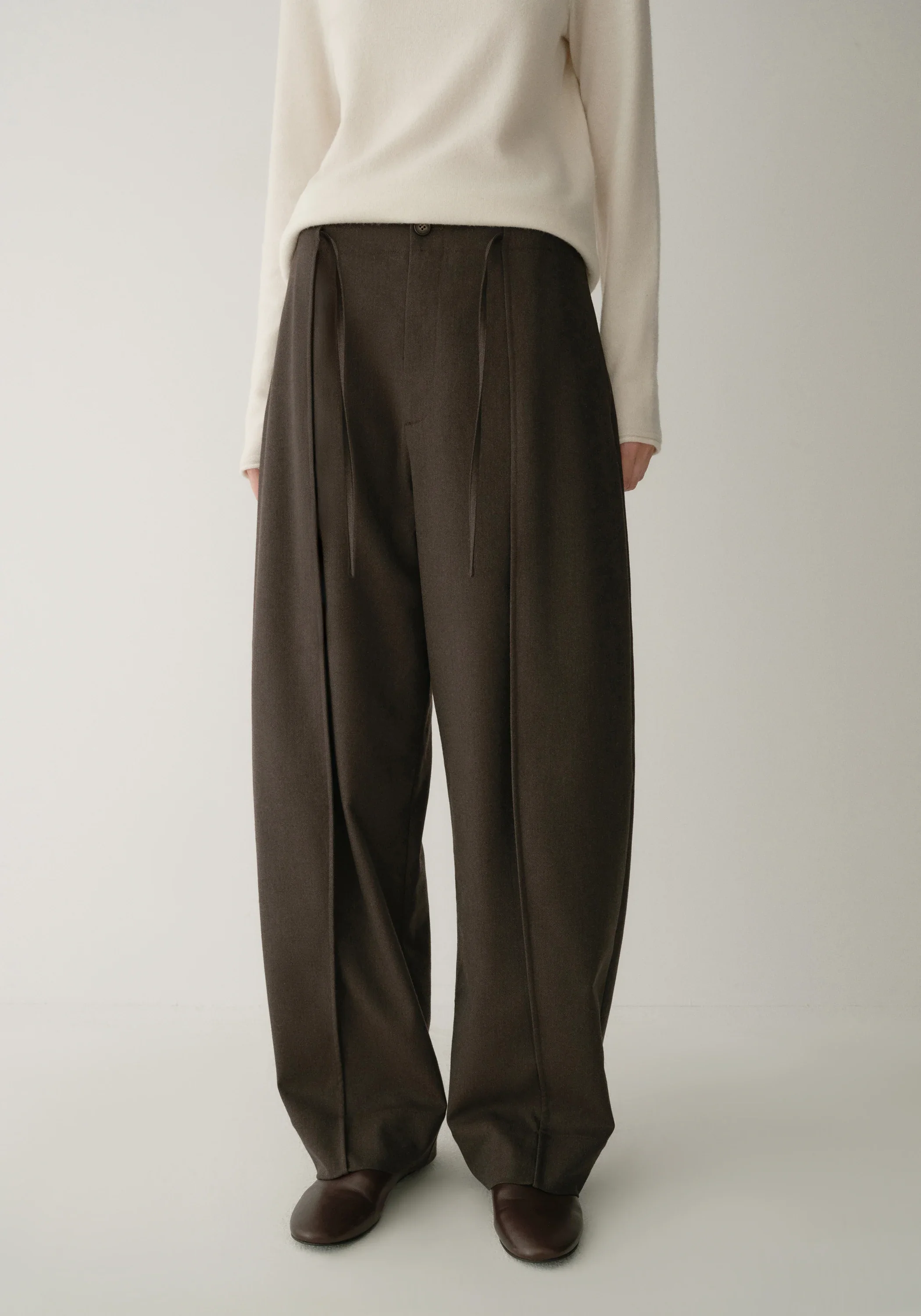 Waistband-Free Curved Pants - Image 12
