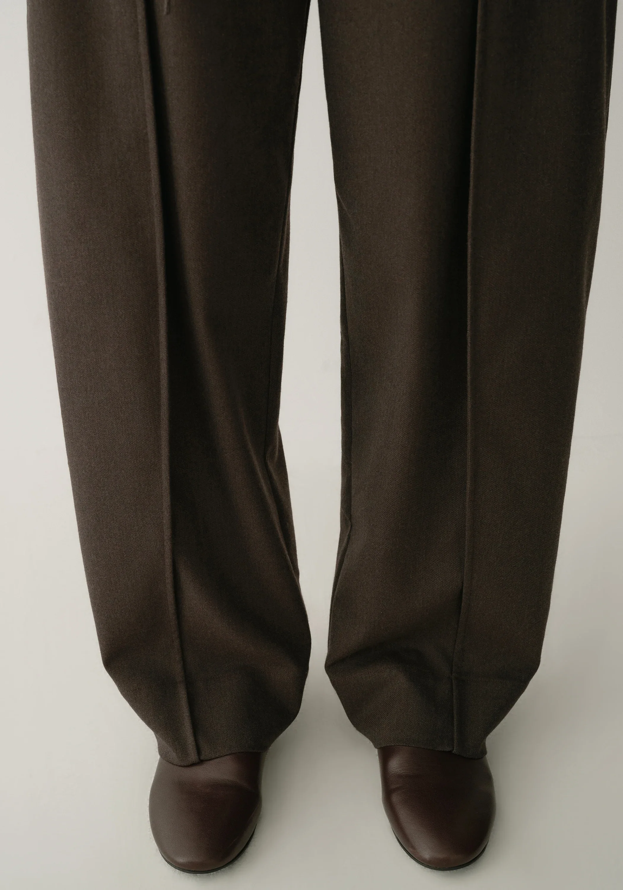Waistband-Free Curved Pants - Image 15