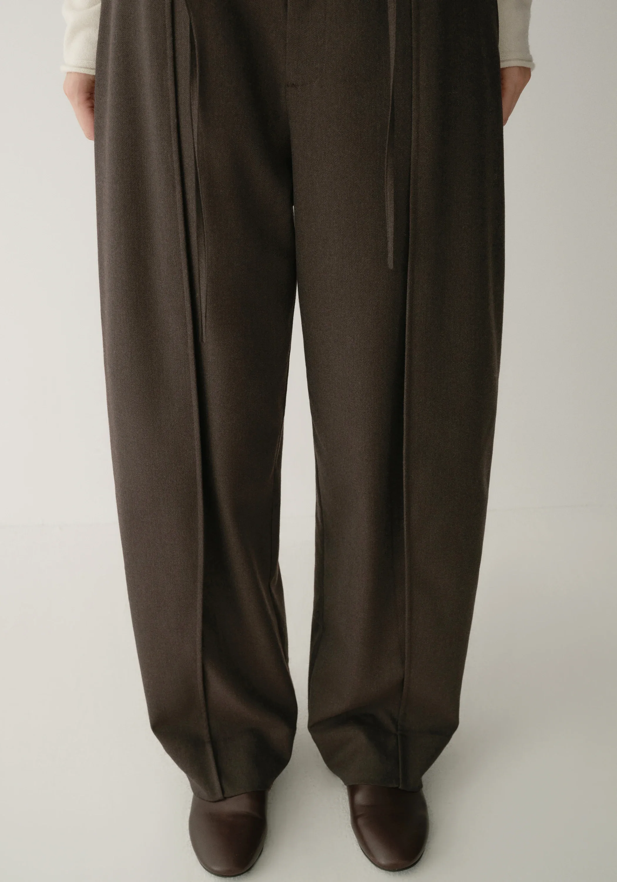 Waistband-Free Curved Pants - Image 18