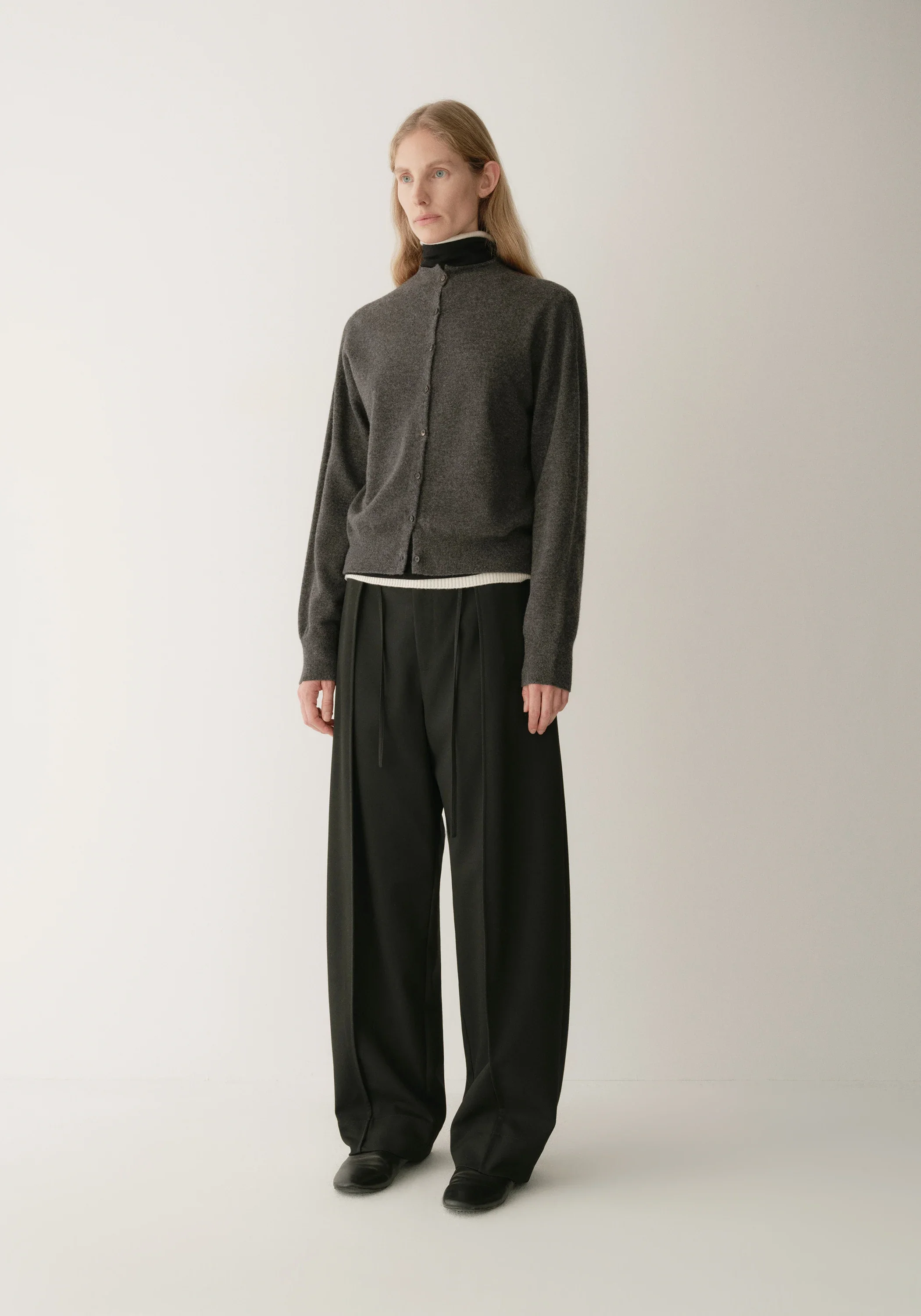 Waistband-Free Curved Pants - Image 4