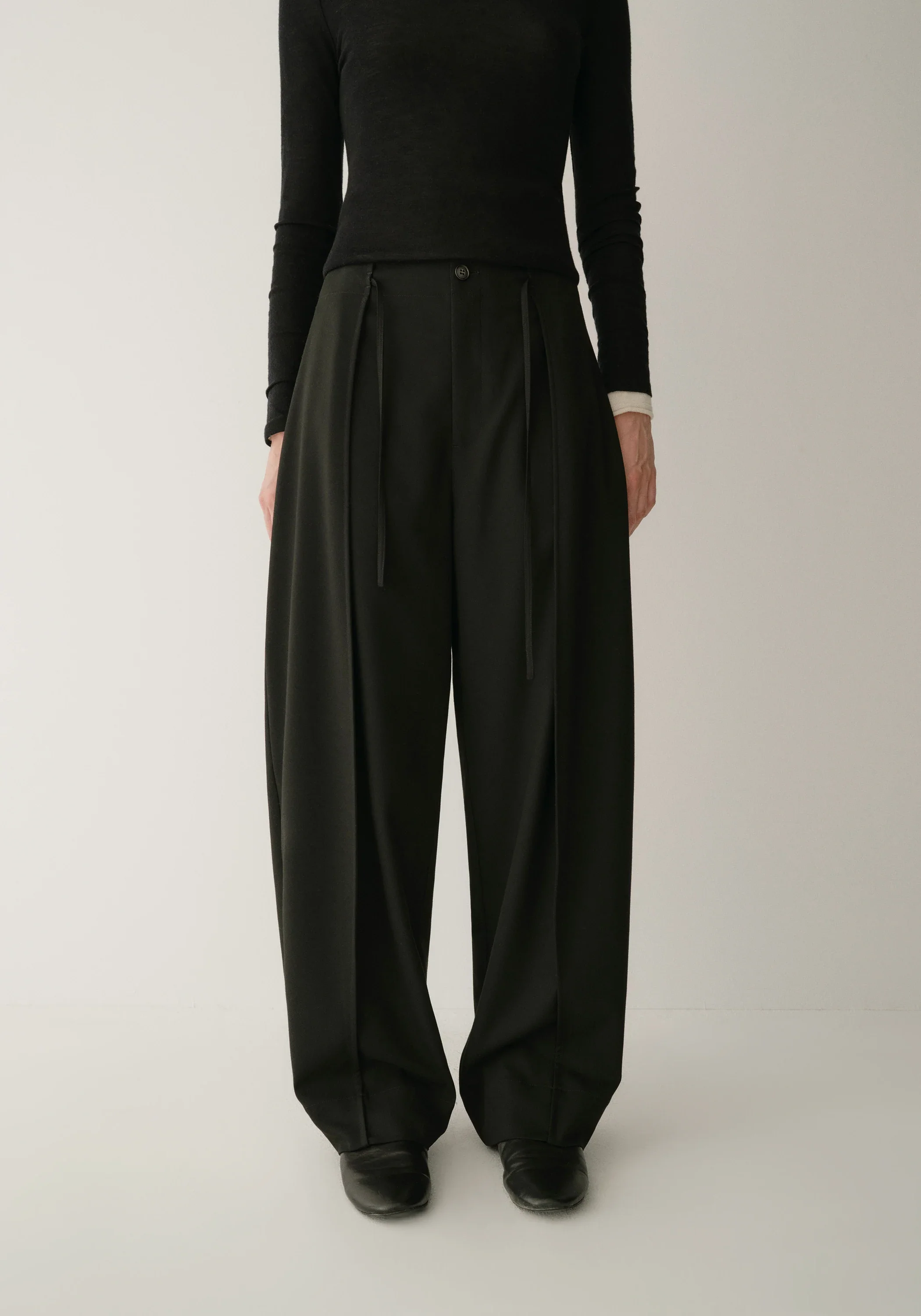 Waistband-Free Curved Pants - Image 7