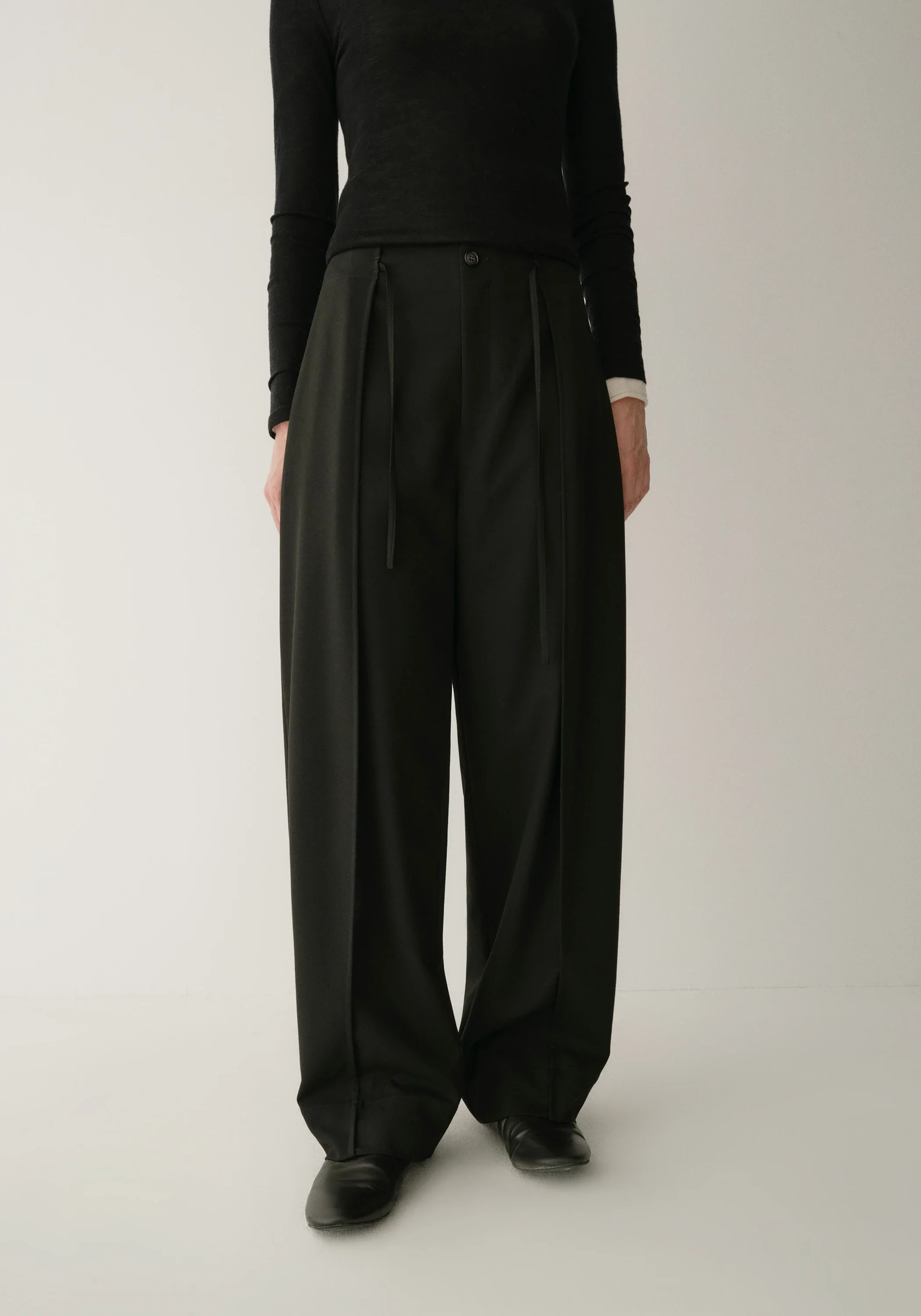Waistband-Free Curved Pants - Image 8