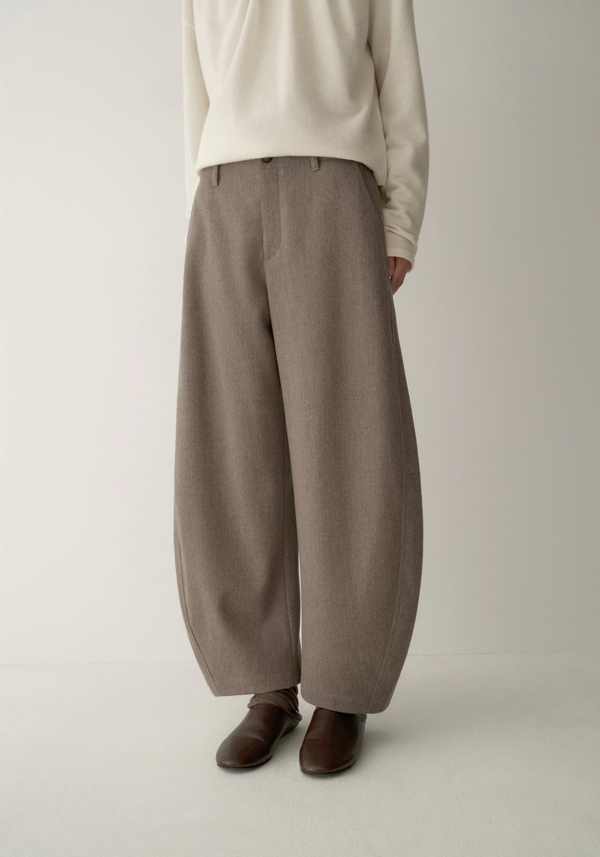 Elastic-waist Curved Cropped Pants - Image 12