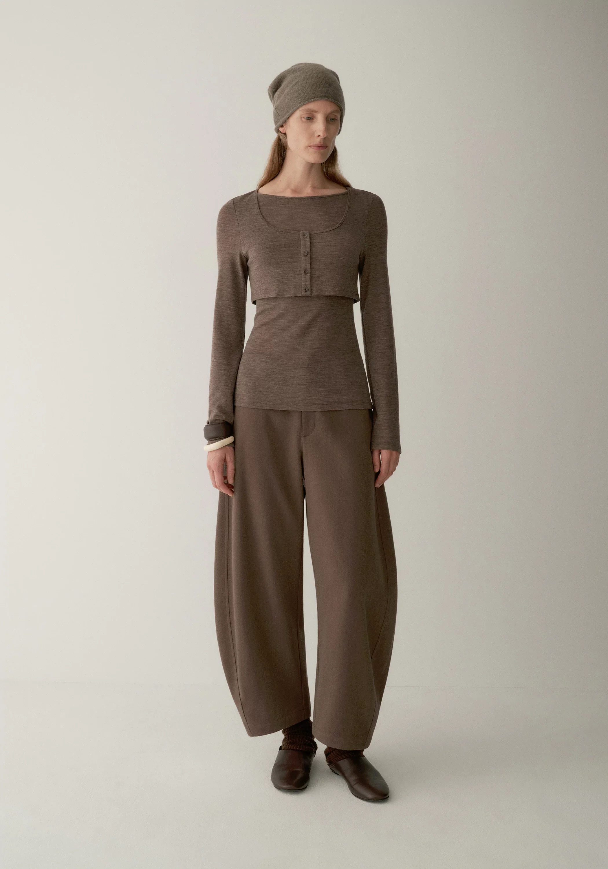 Elastic-waist Curved Cropped Pants - Image 14