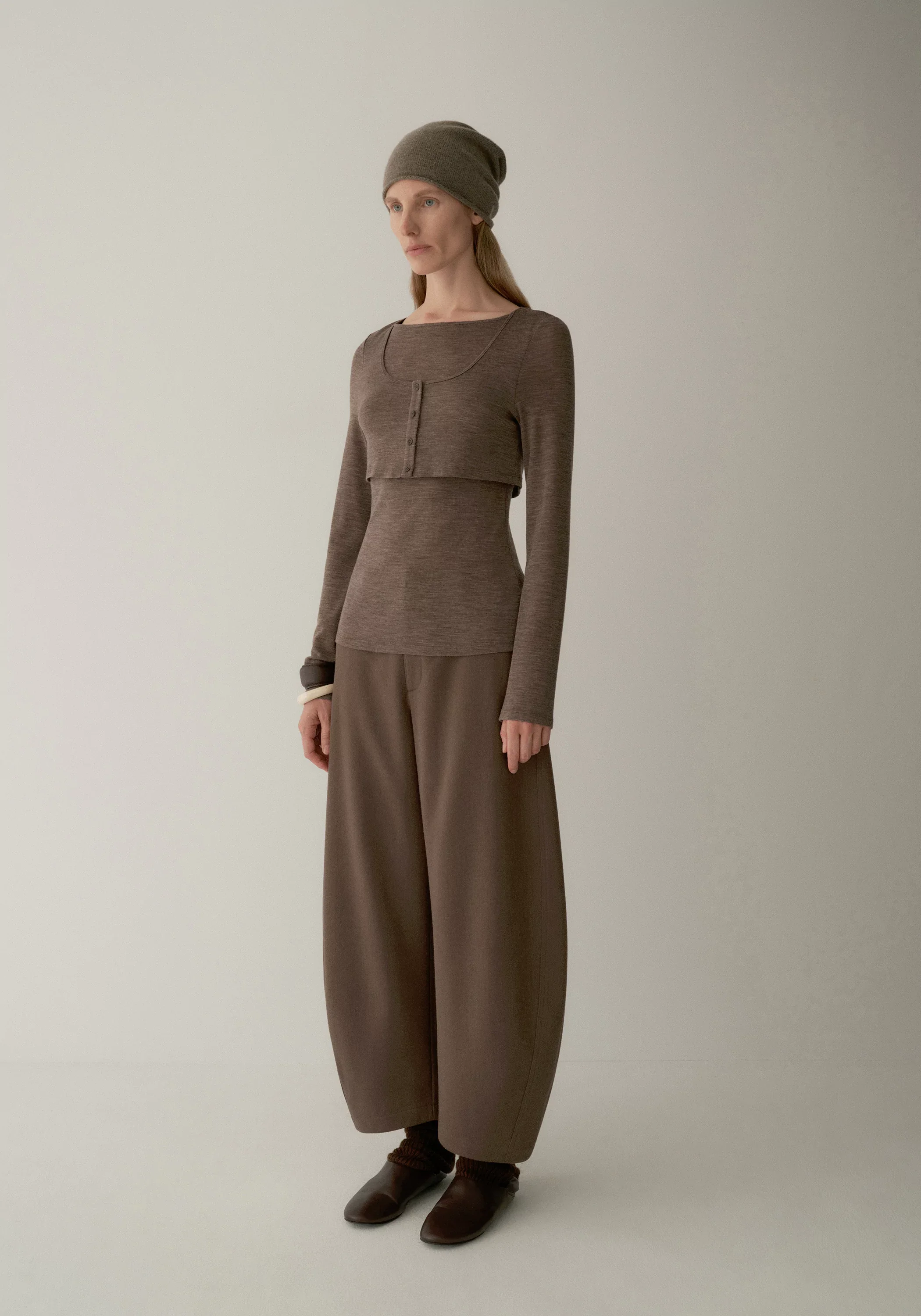 Elastic-waist Curved Cropped Pants - Image 15