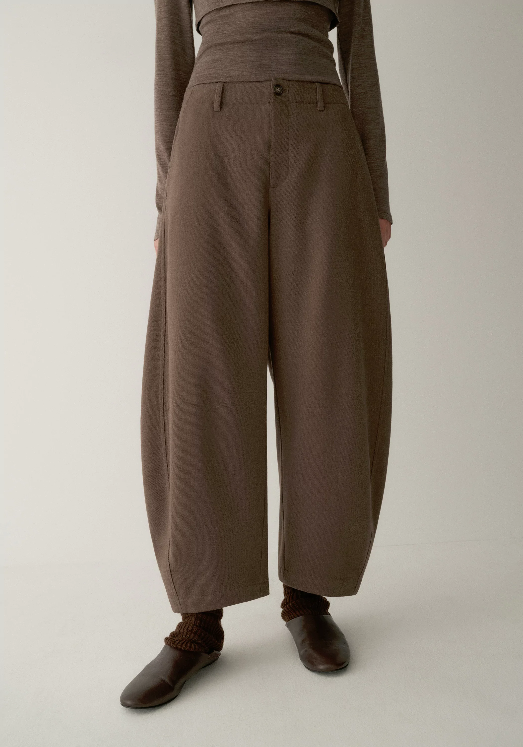 Elastic-waist Curved Cropped Pants - Image 19