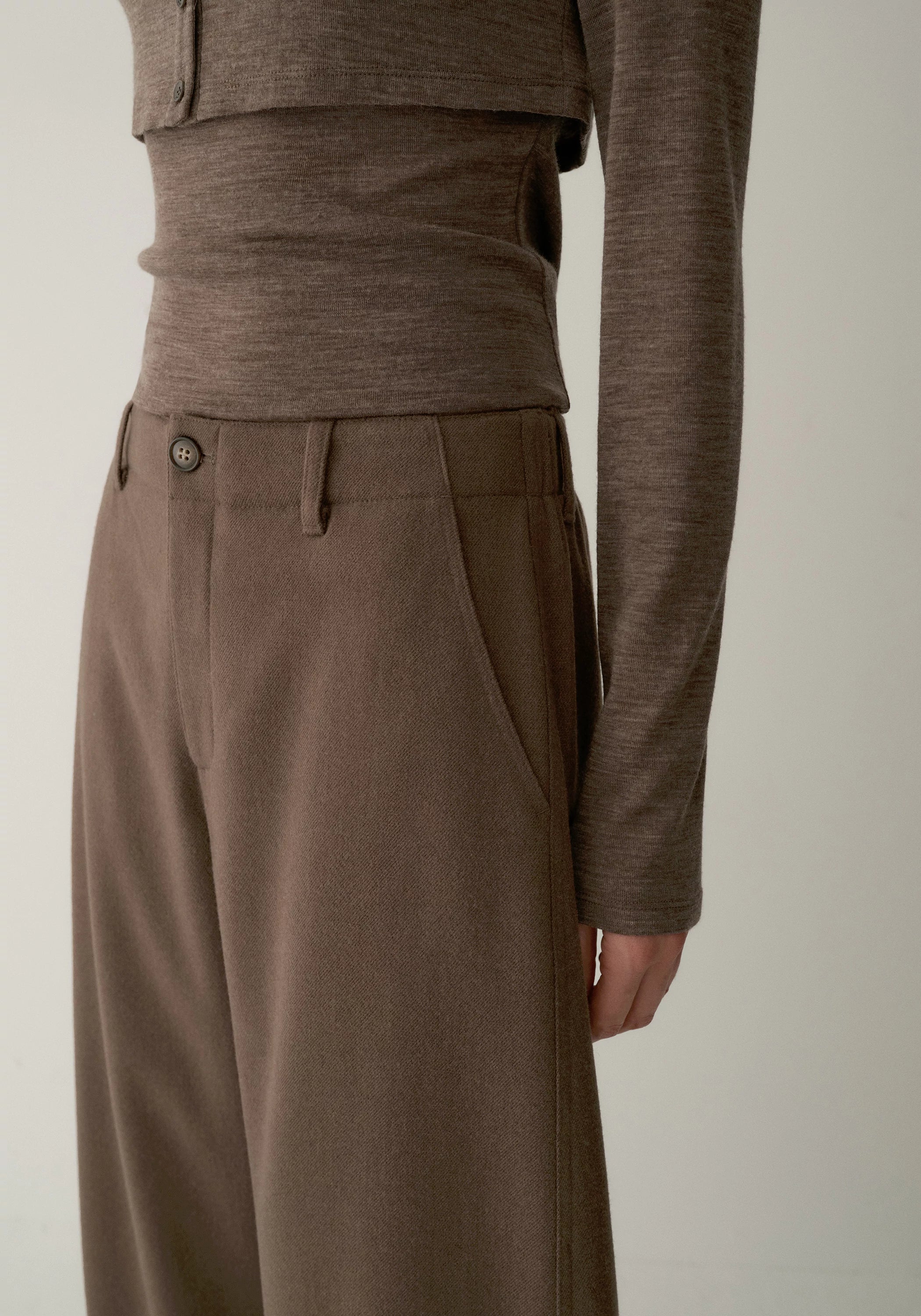 Elastic-waist Curved Cropped Pants - Image 21