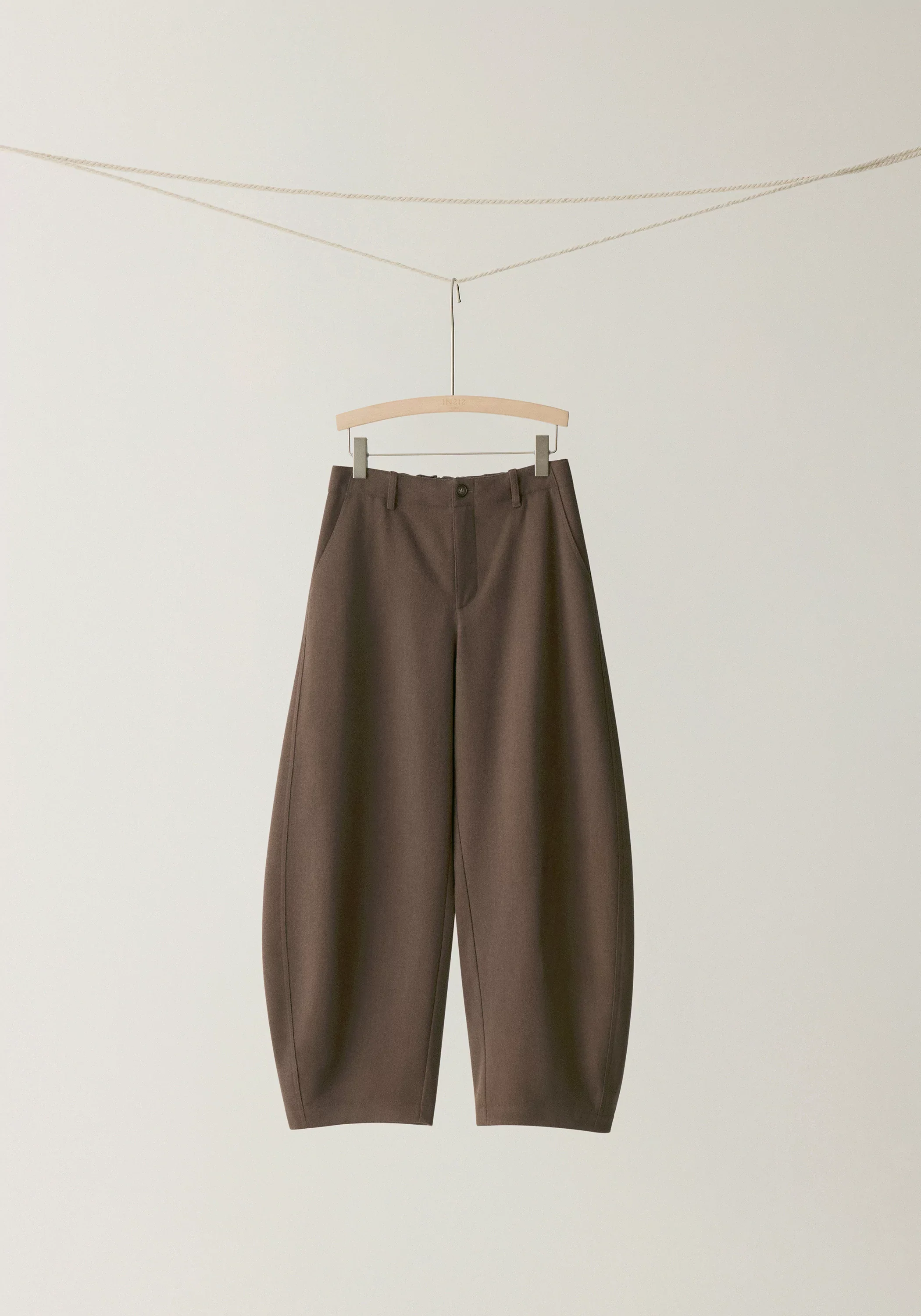 Elastic-waist Curved Cropped Pants - Image 25