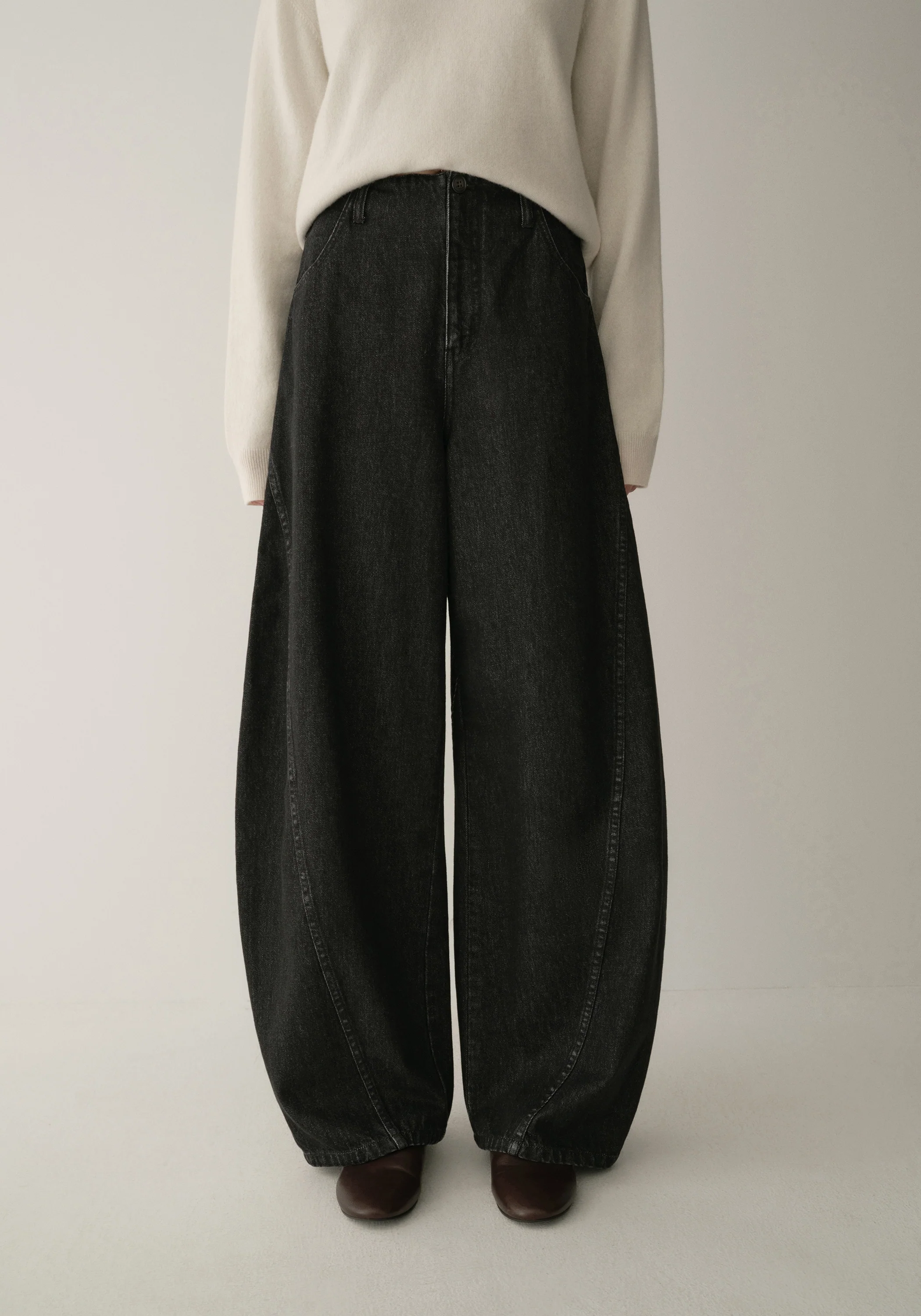 Retro Curved Jeans - Image 17