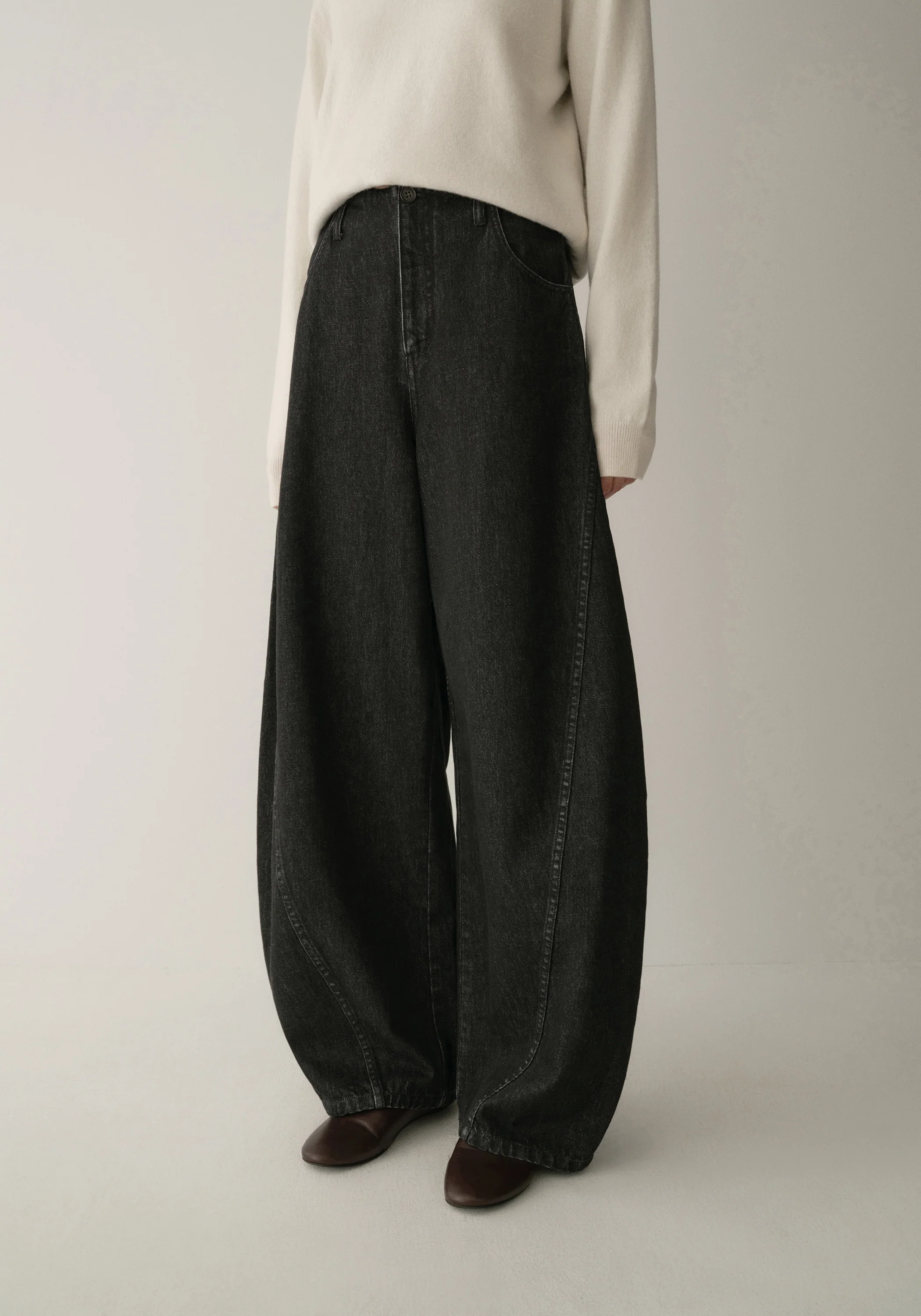 Retro Curved Jeans - Image 18