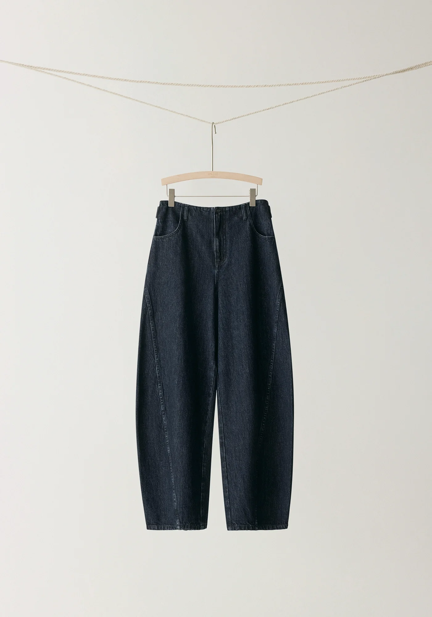 Retro Curved Jeans - Image 19