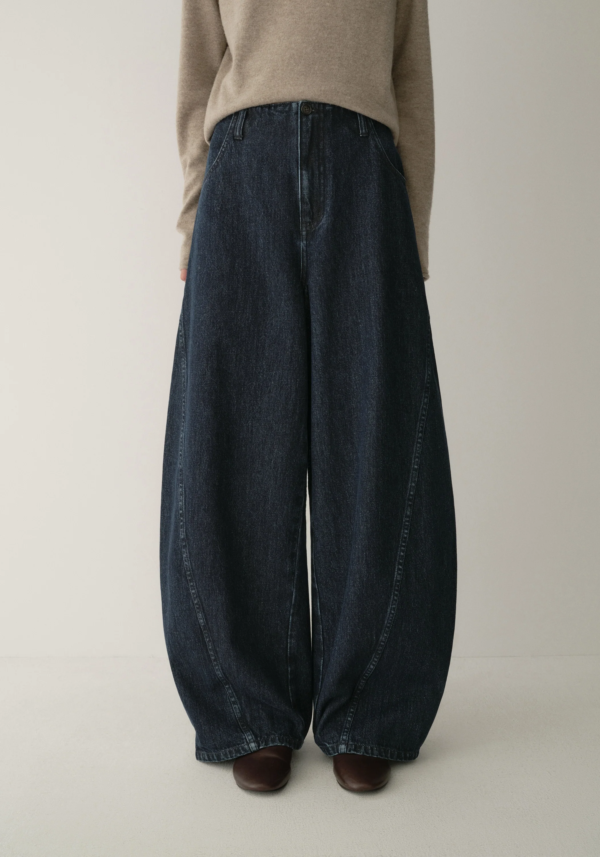 Retro Curved Jeans - Image 7