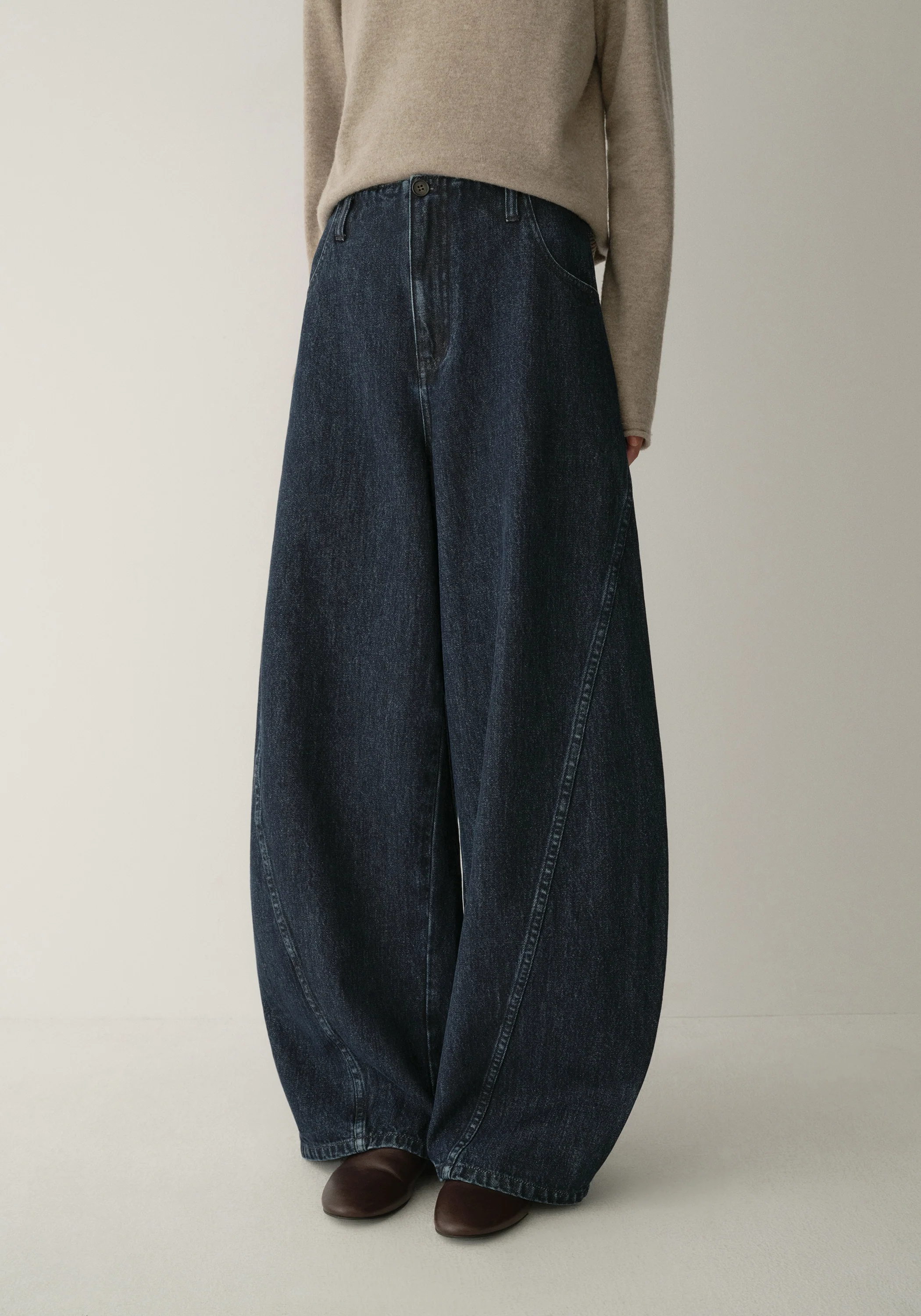 Retro Curved Jeans - Image 8