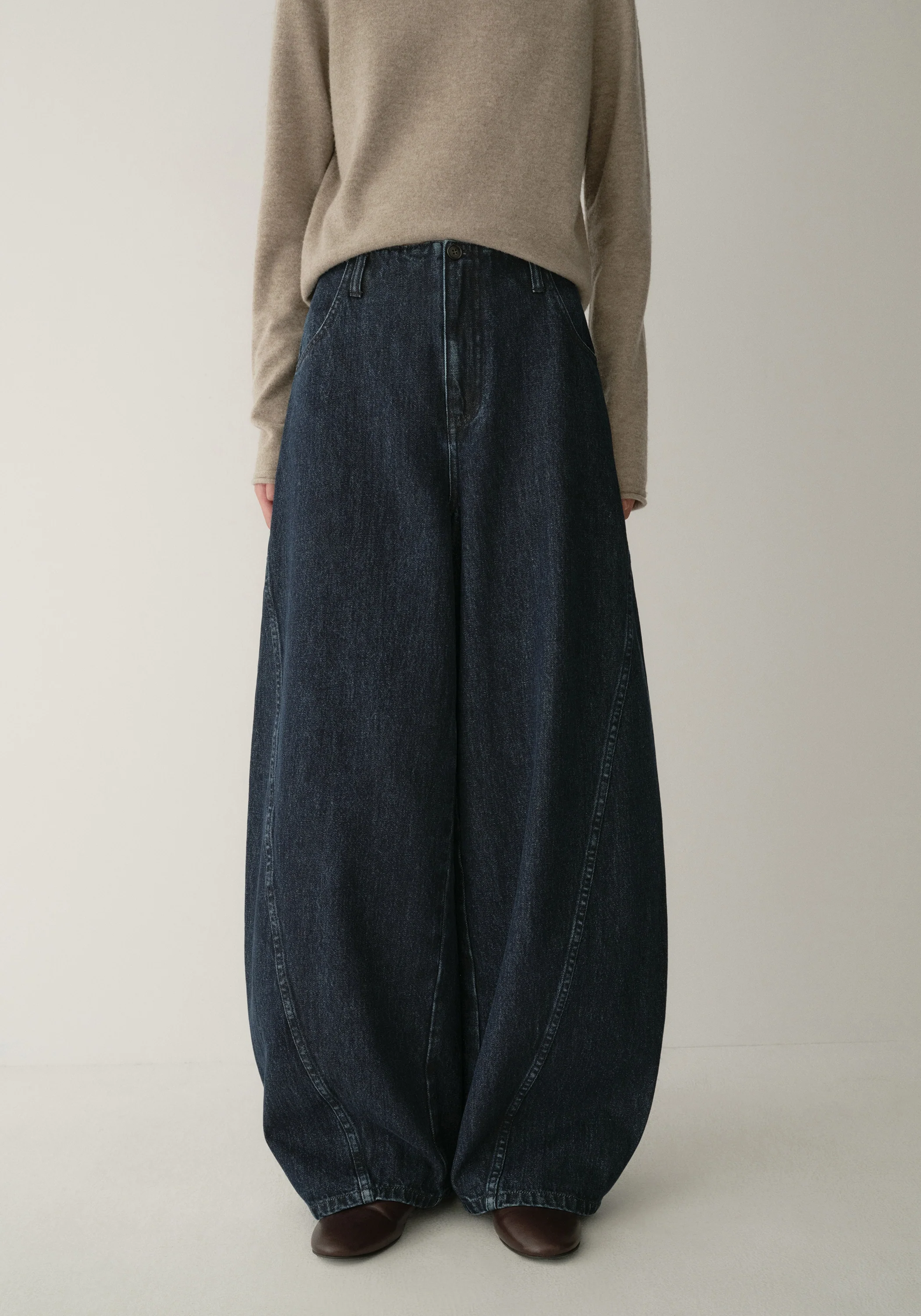 Retro Curved Jeans - Image 9