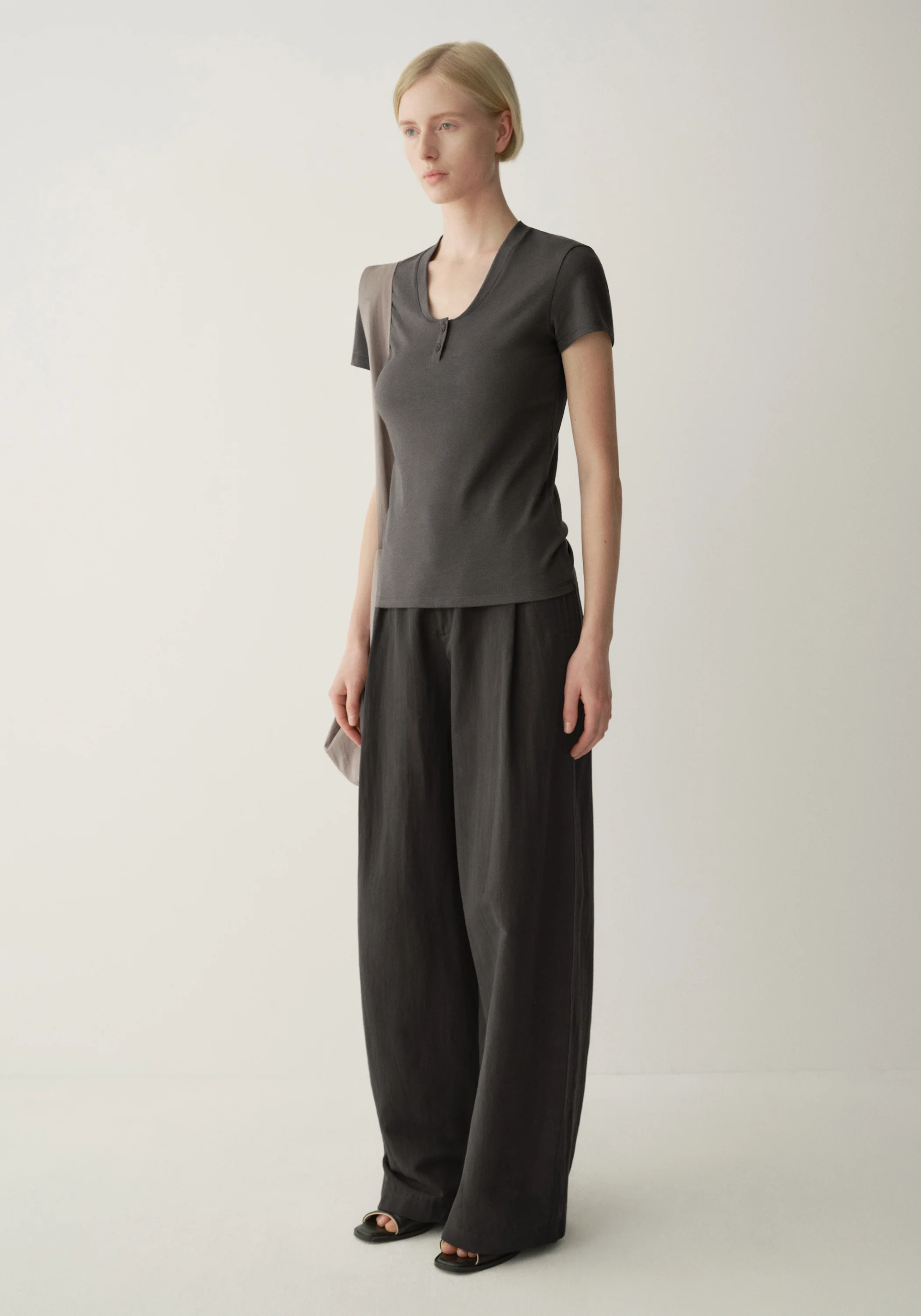 Cotton-wool Buttoned T-shirt - Image 4