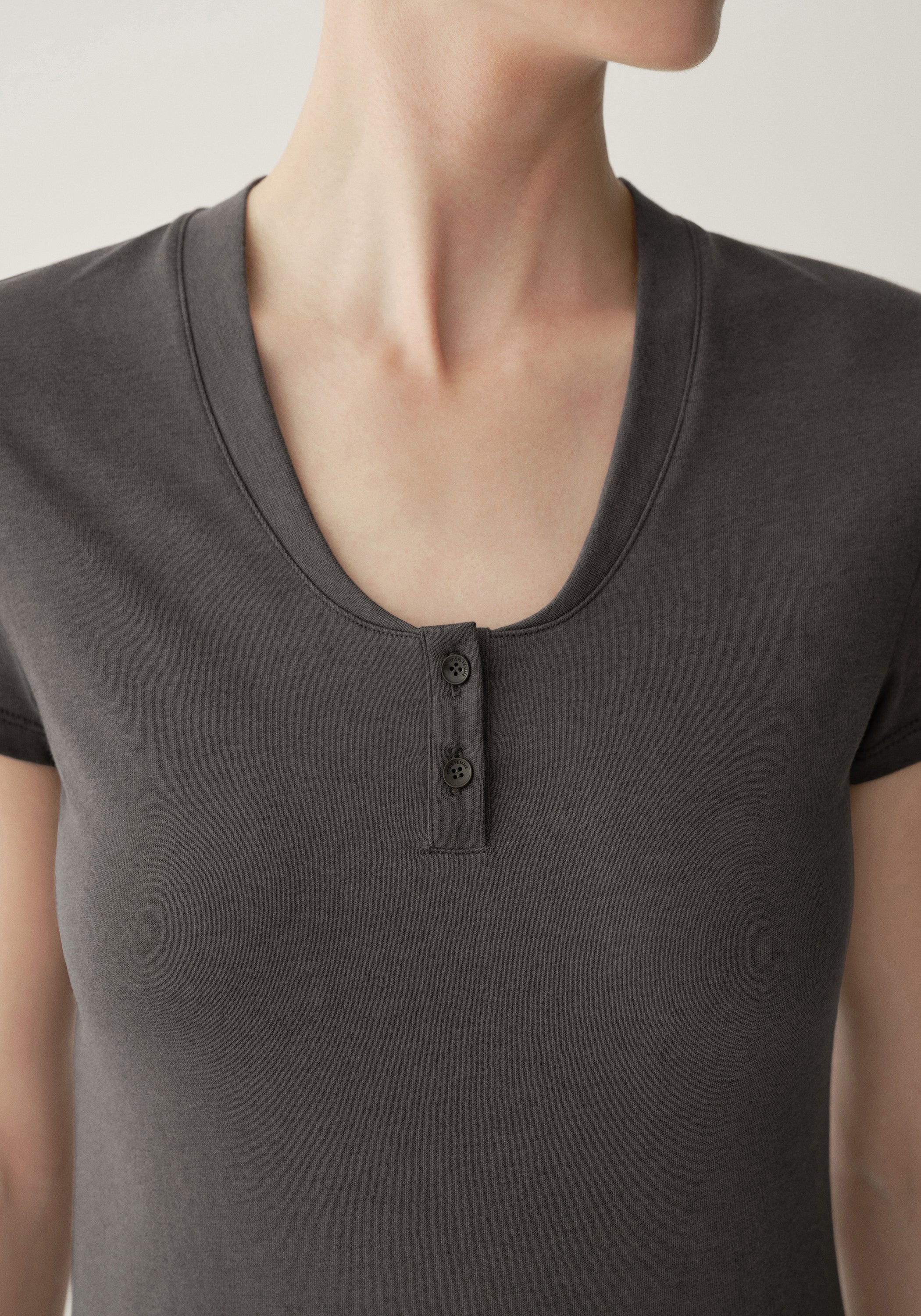 Cotton-wool Buttoned T-shirt - Image 6