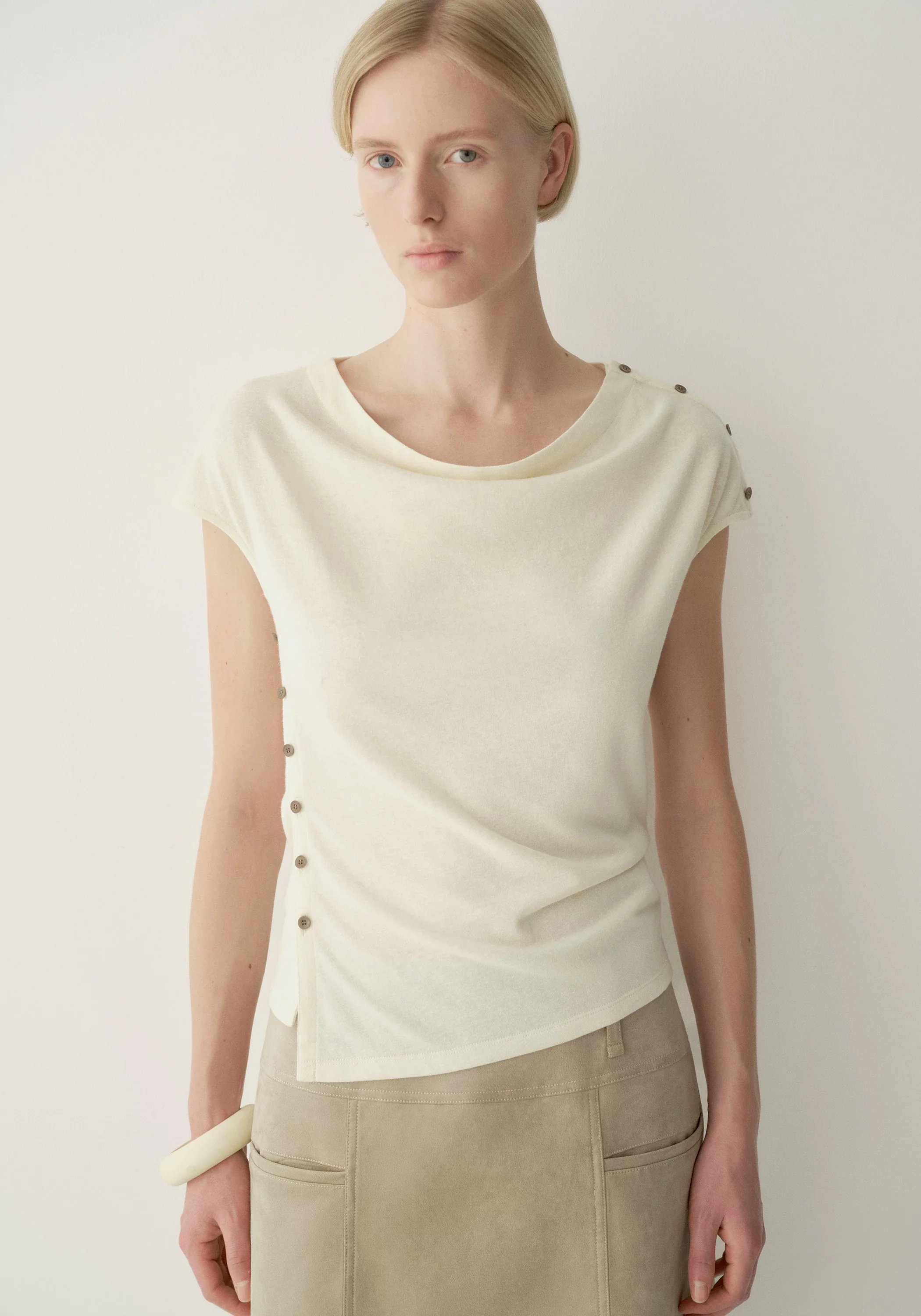 Side-slit T-shirt - Image 20