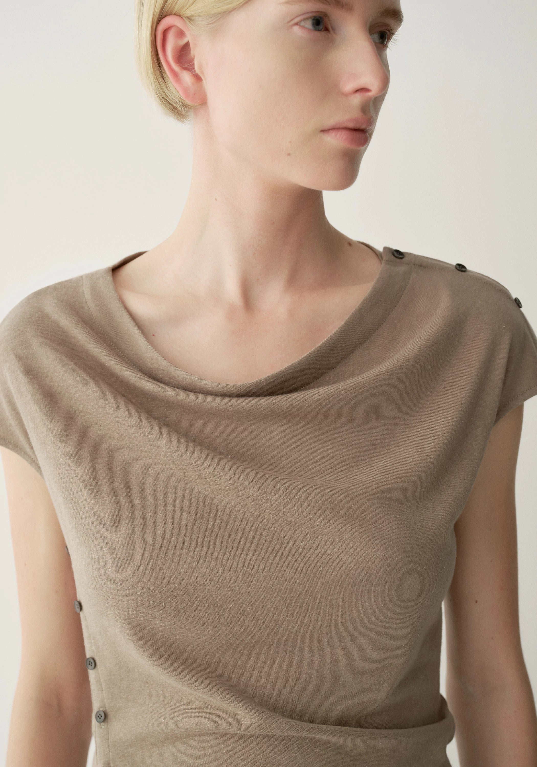 Side-slit T-shirt - Image 7