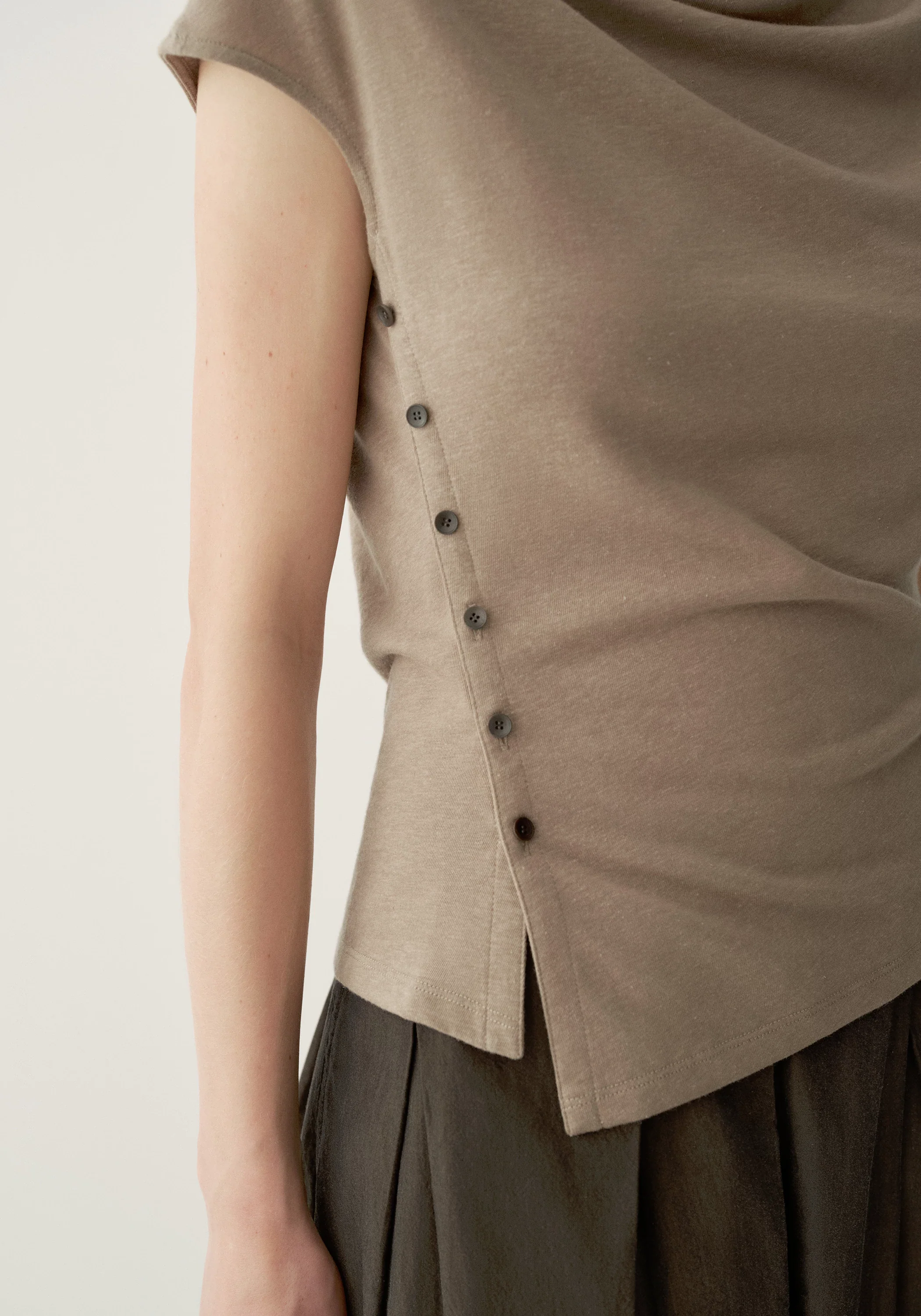 Side-slit T-shirt - Image 9