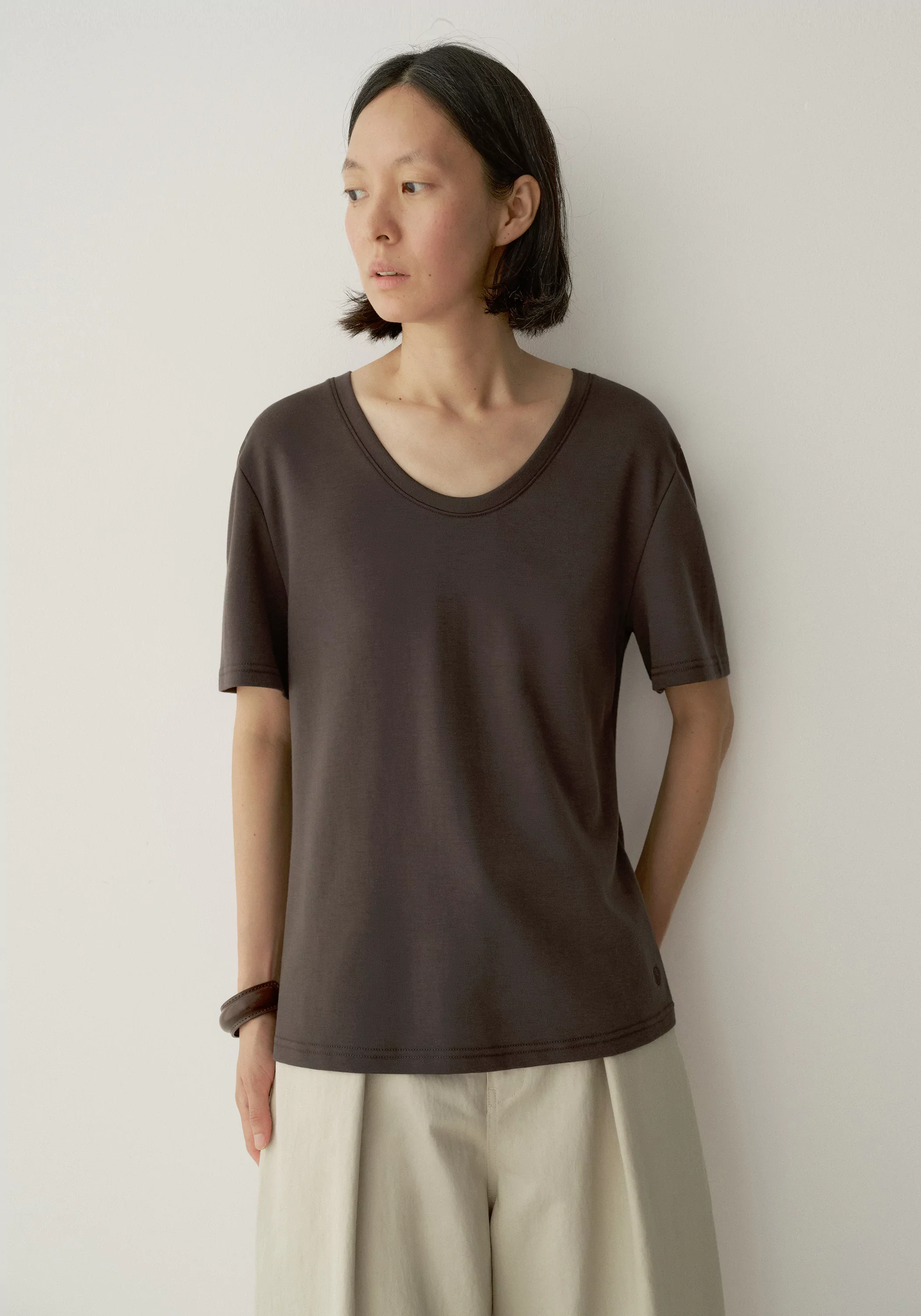 Regular U-neck T-shirt - Image 10