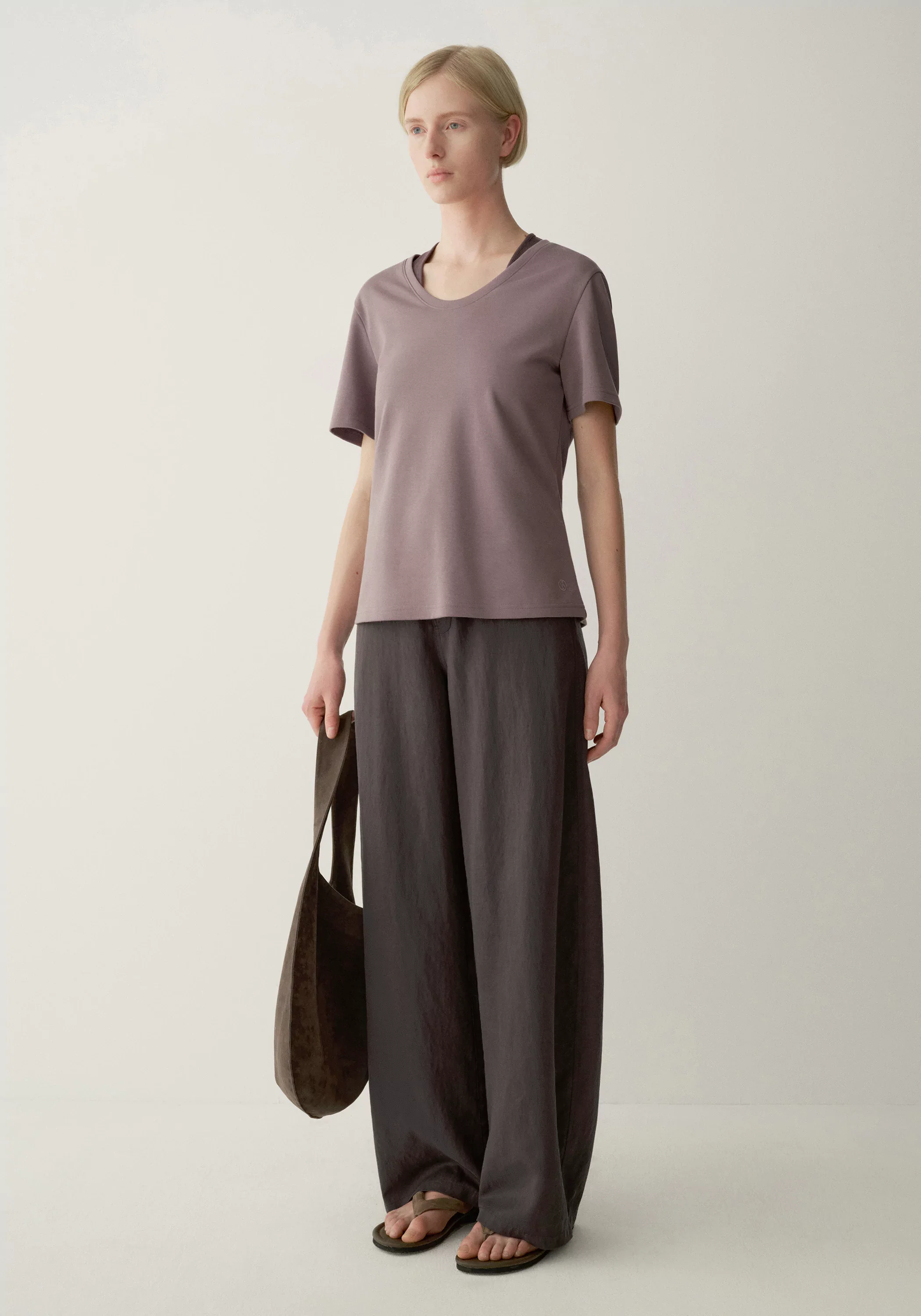 Regular U-neck T-shirt - Image 21