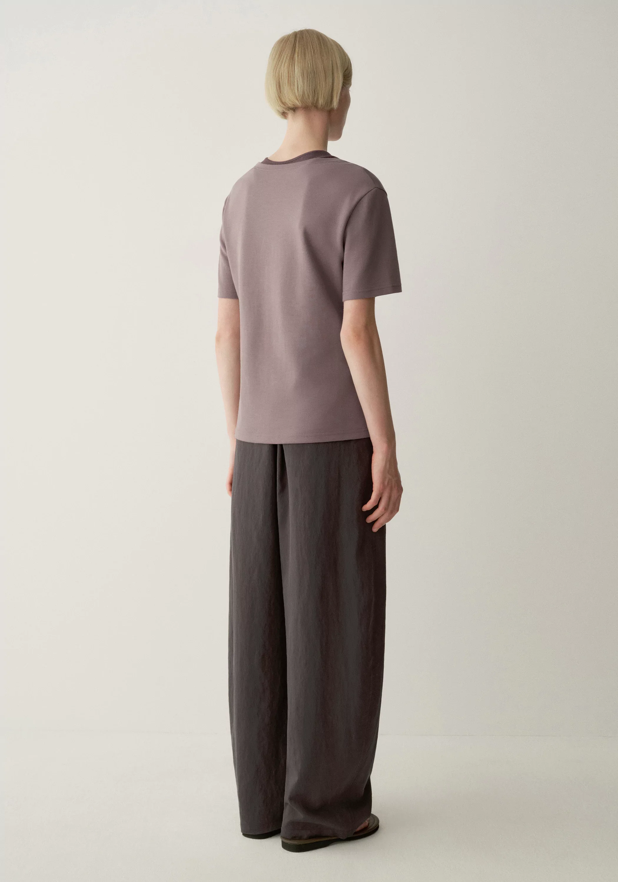 Regular U-neck T-shirt - Image 22