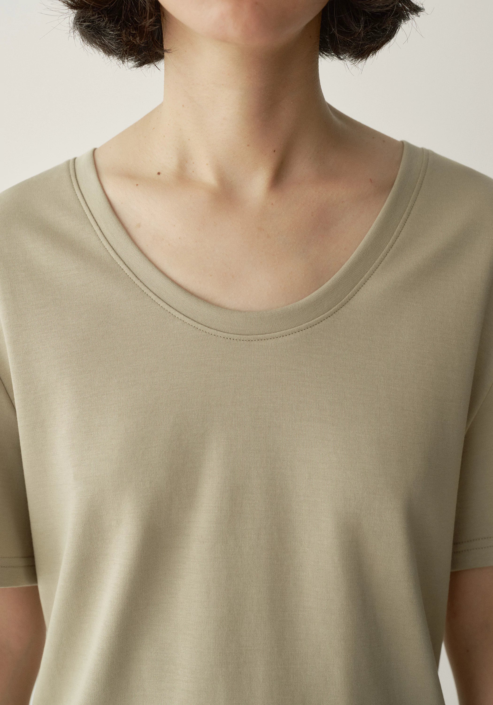 Regular U-neck T-shirt - Image 7
