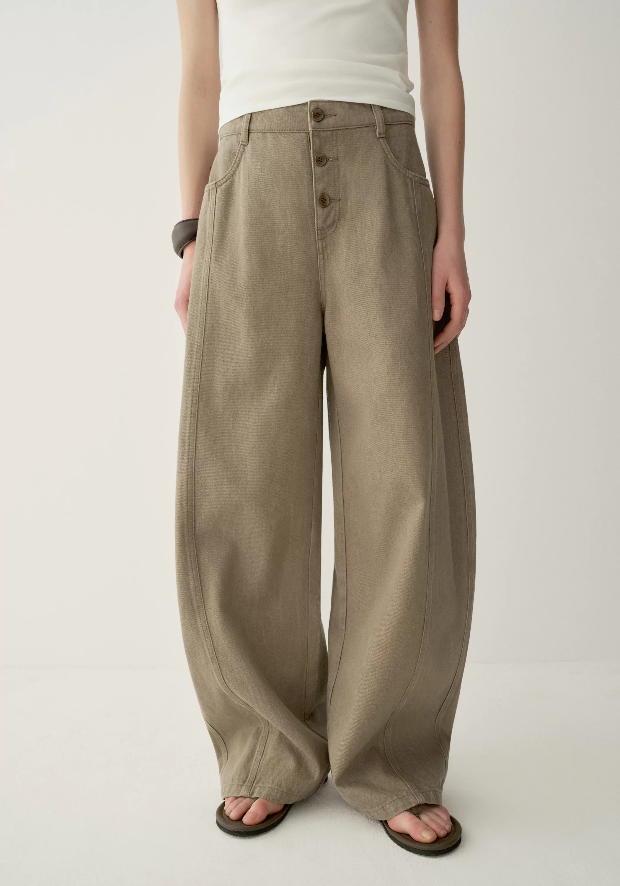 Retro Buttoned Jeans - Image 13