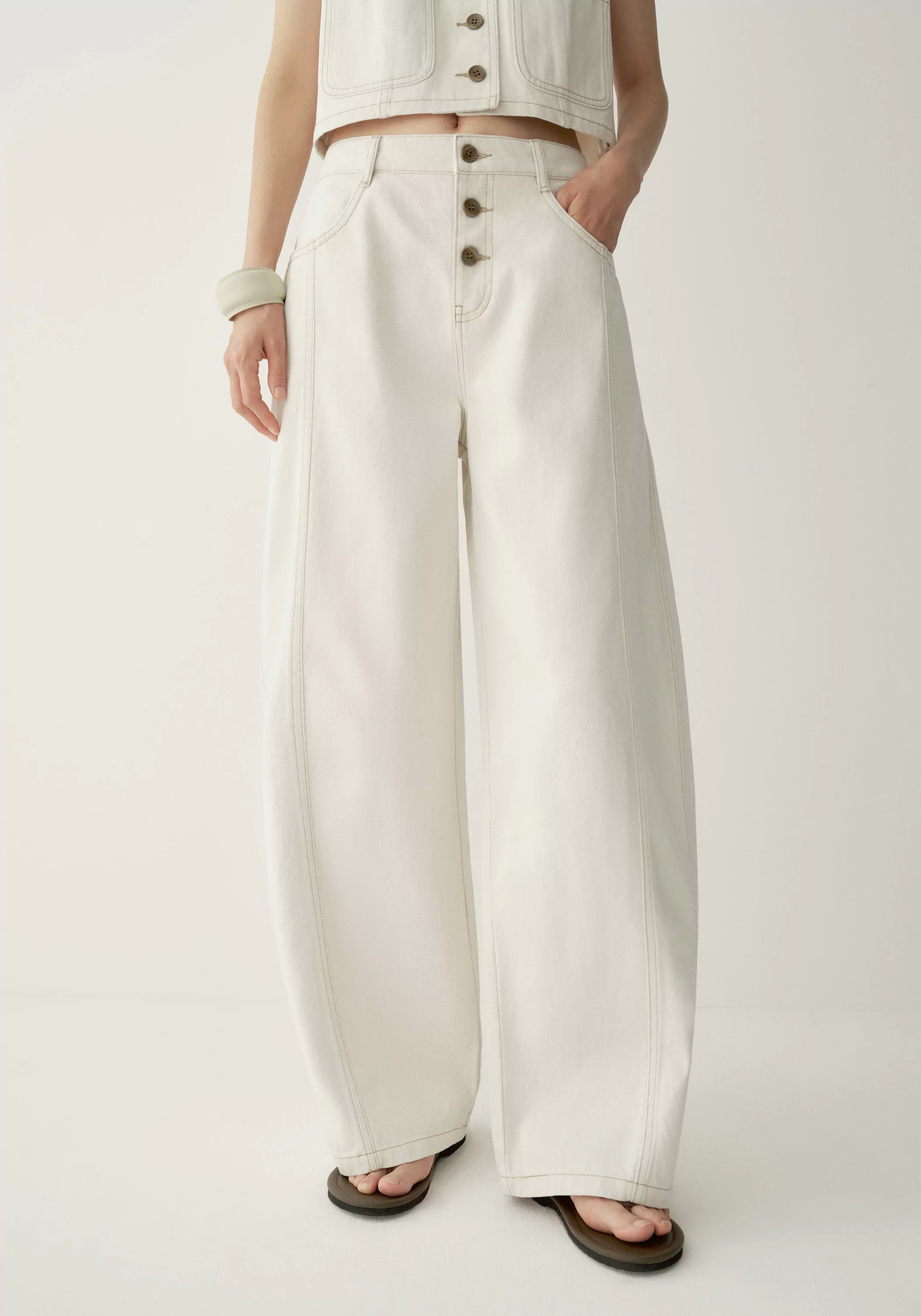 Retro Buttoned Jeans - Image 21