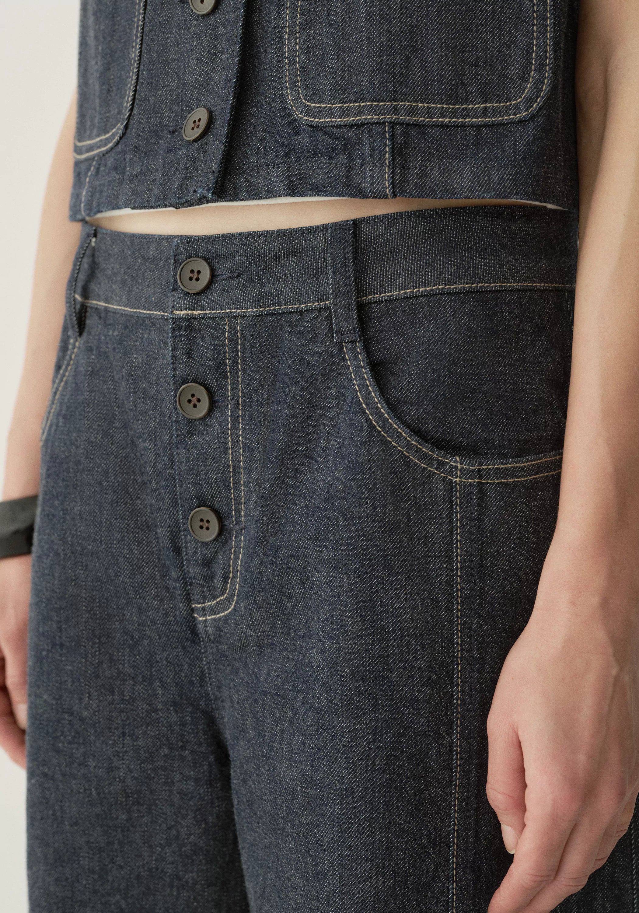 Okayama Cropped Jeans - Image 9
