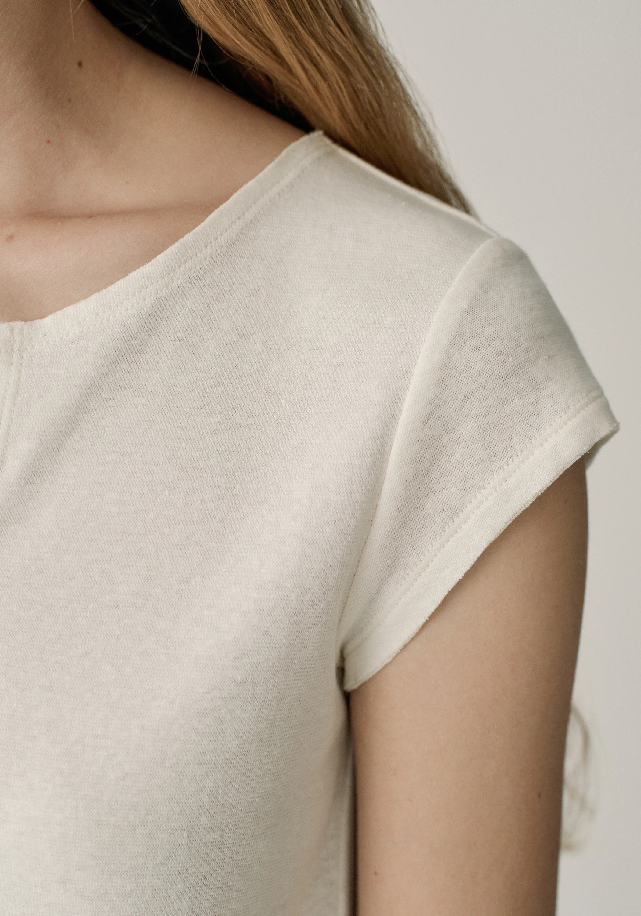 U-neck Knitted T-shirt - Image 18