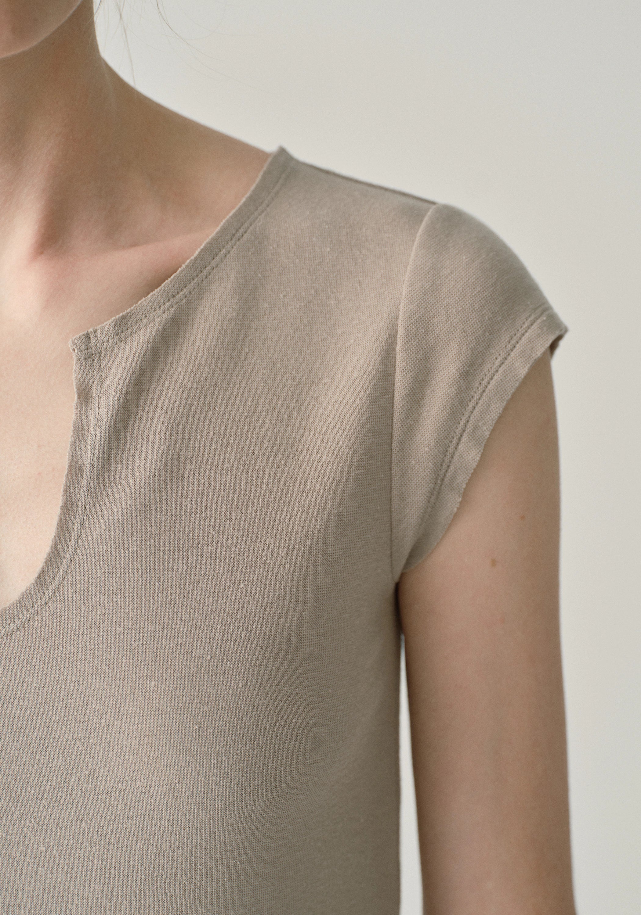 U-neck Knitted T-shirt - Image 26