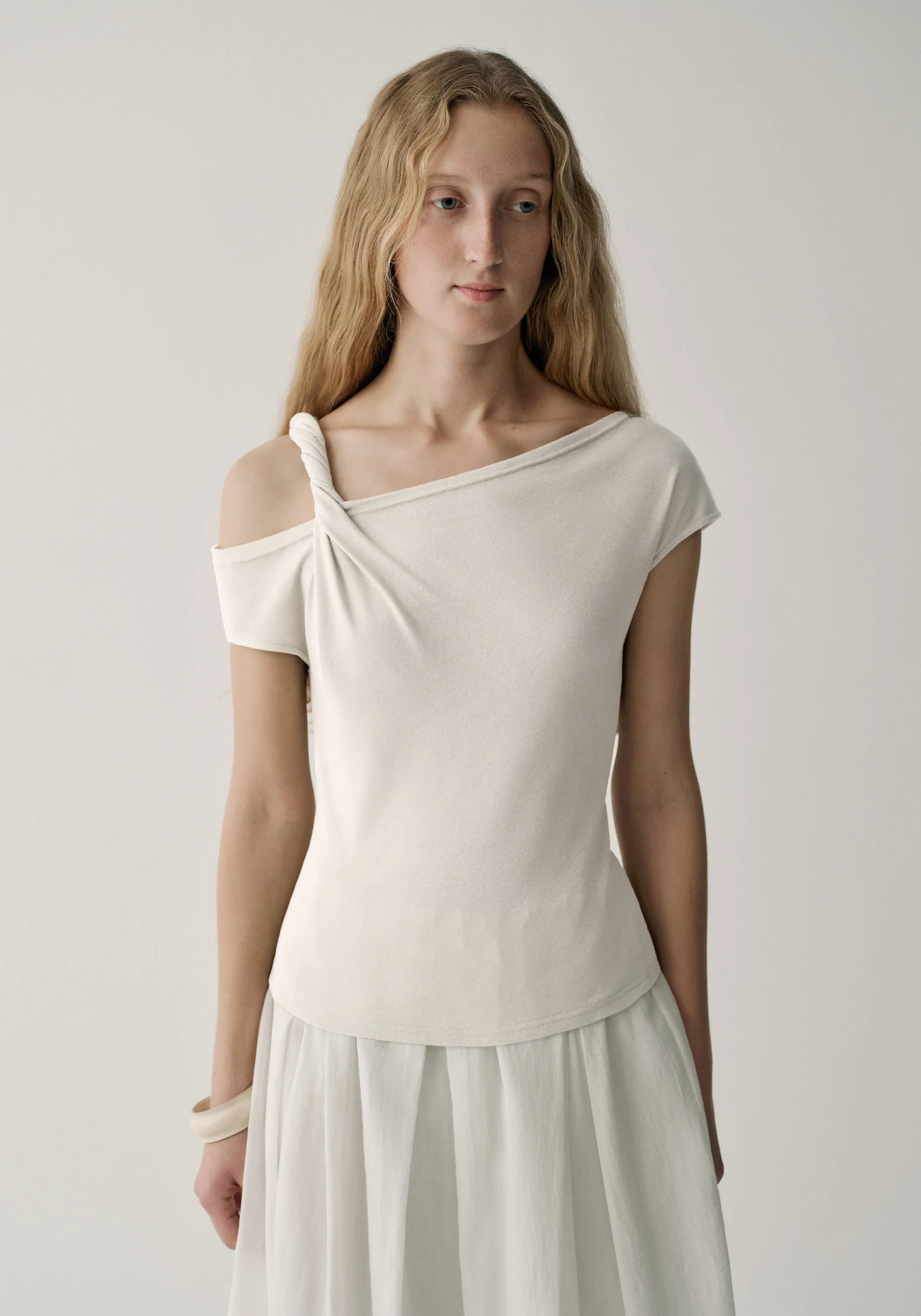 One-shoulder Twist Rib T-shirt - Image 13
