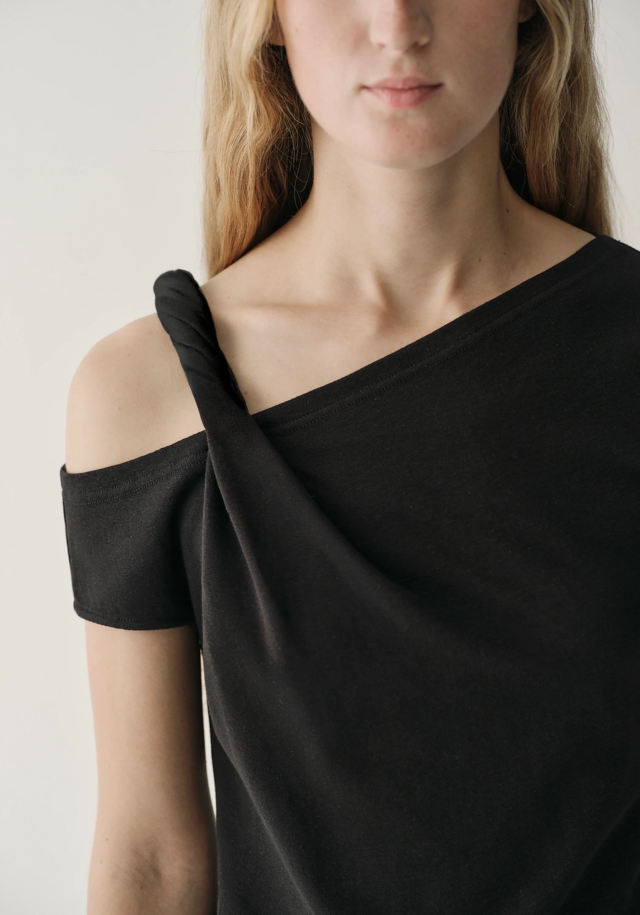 One-shoulder Twist Rib T-shirt - Image 7