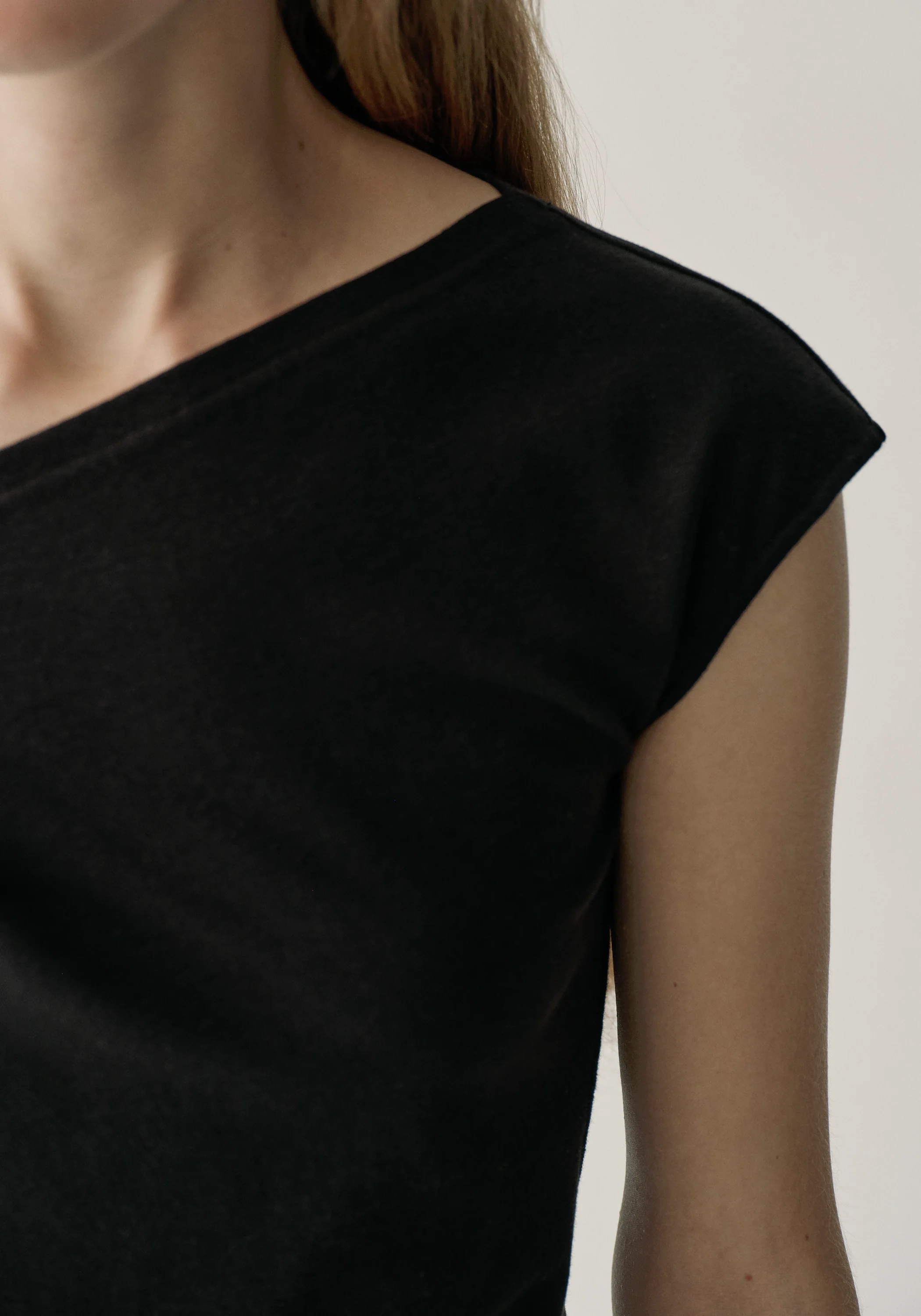 One-shoulder Twist Rib T-shirt - Image 8