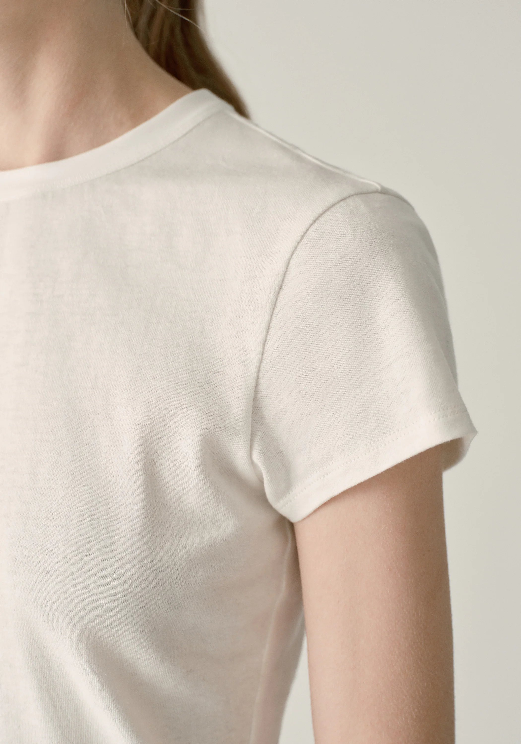 Cap-sleeved T-shirt - Image 22