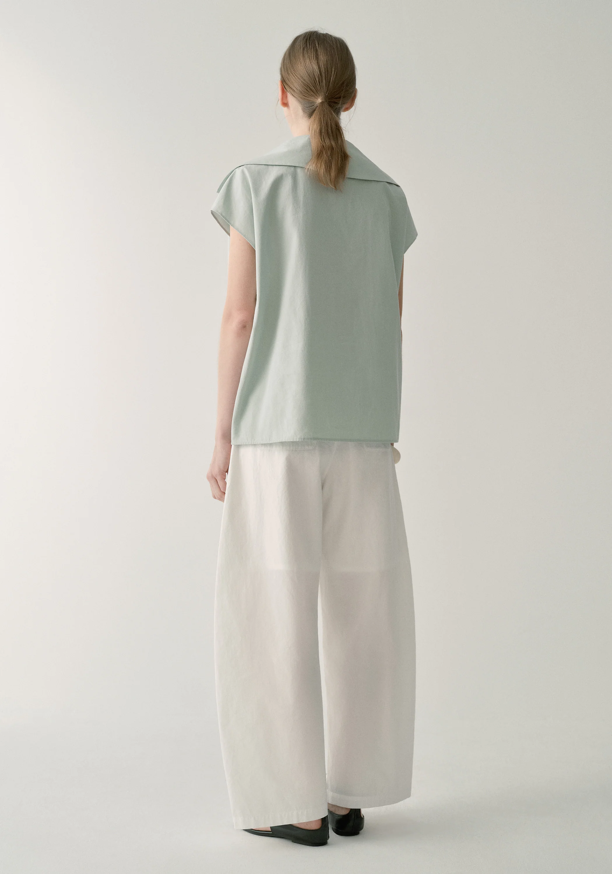 Wide-collar Buttoned Top - Image 13