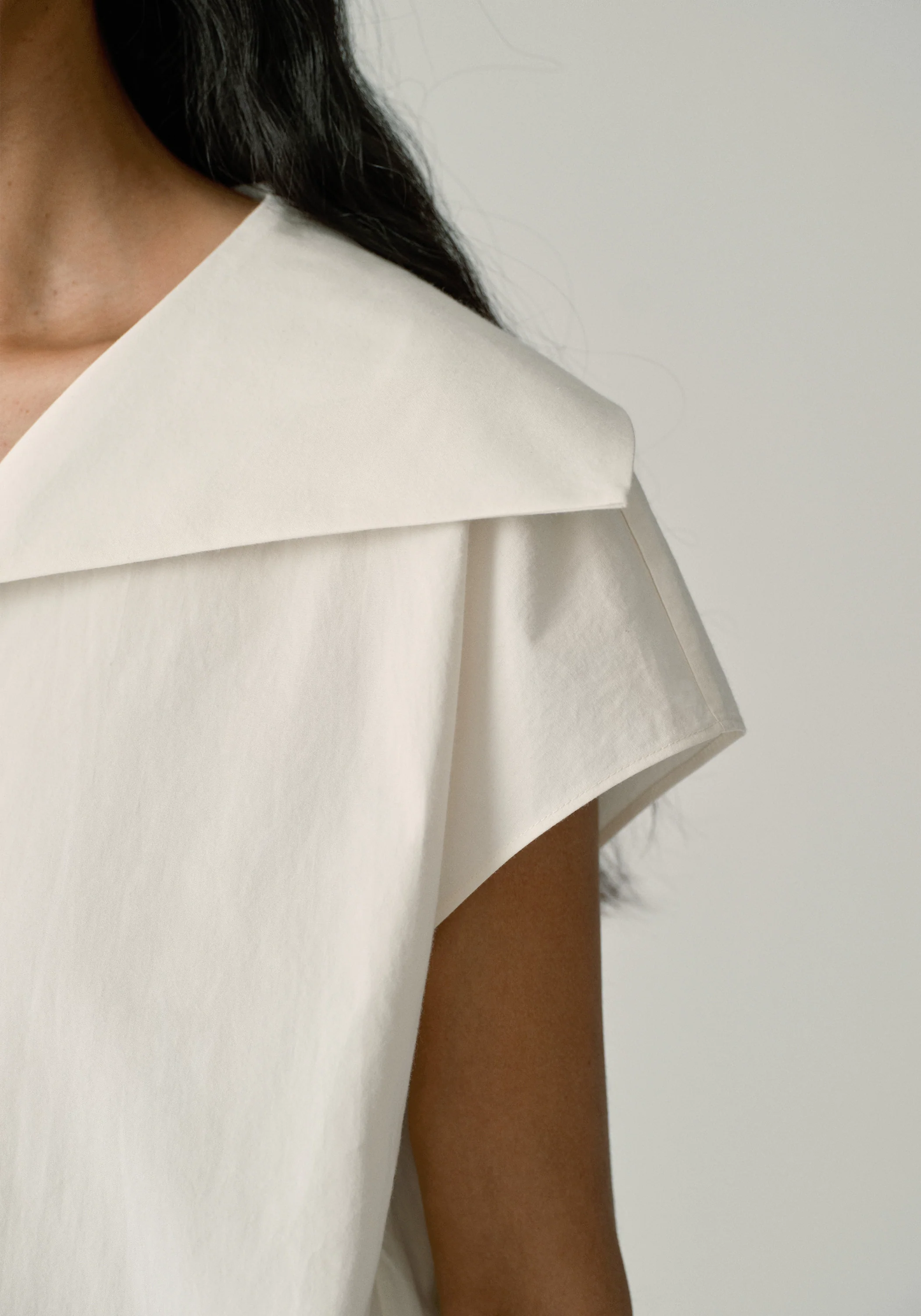 Wide-collar Buttoned Top - Image 7