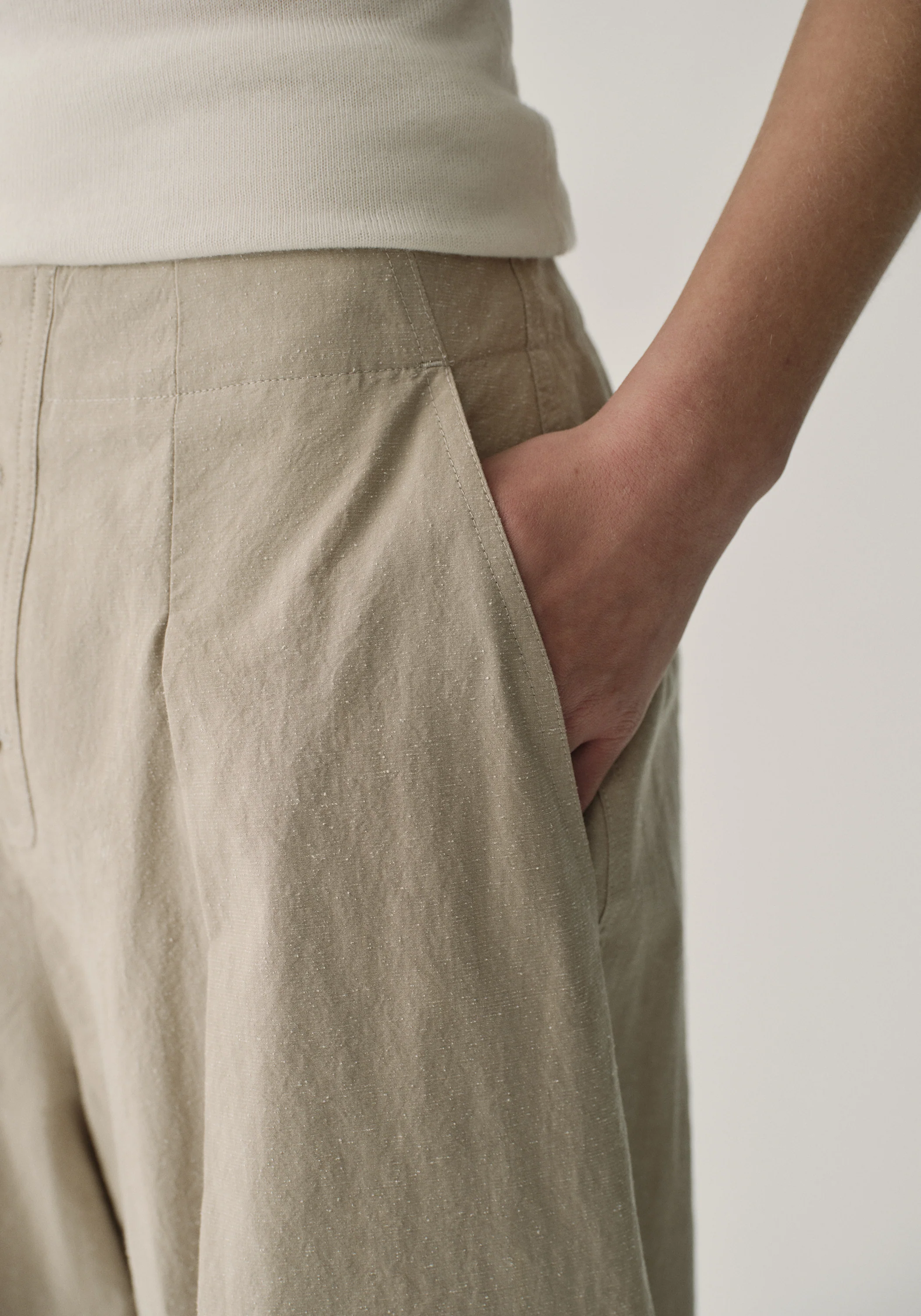 Cotton-silk Buttoned Pants - Image 14