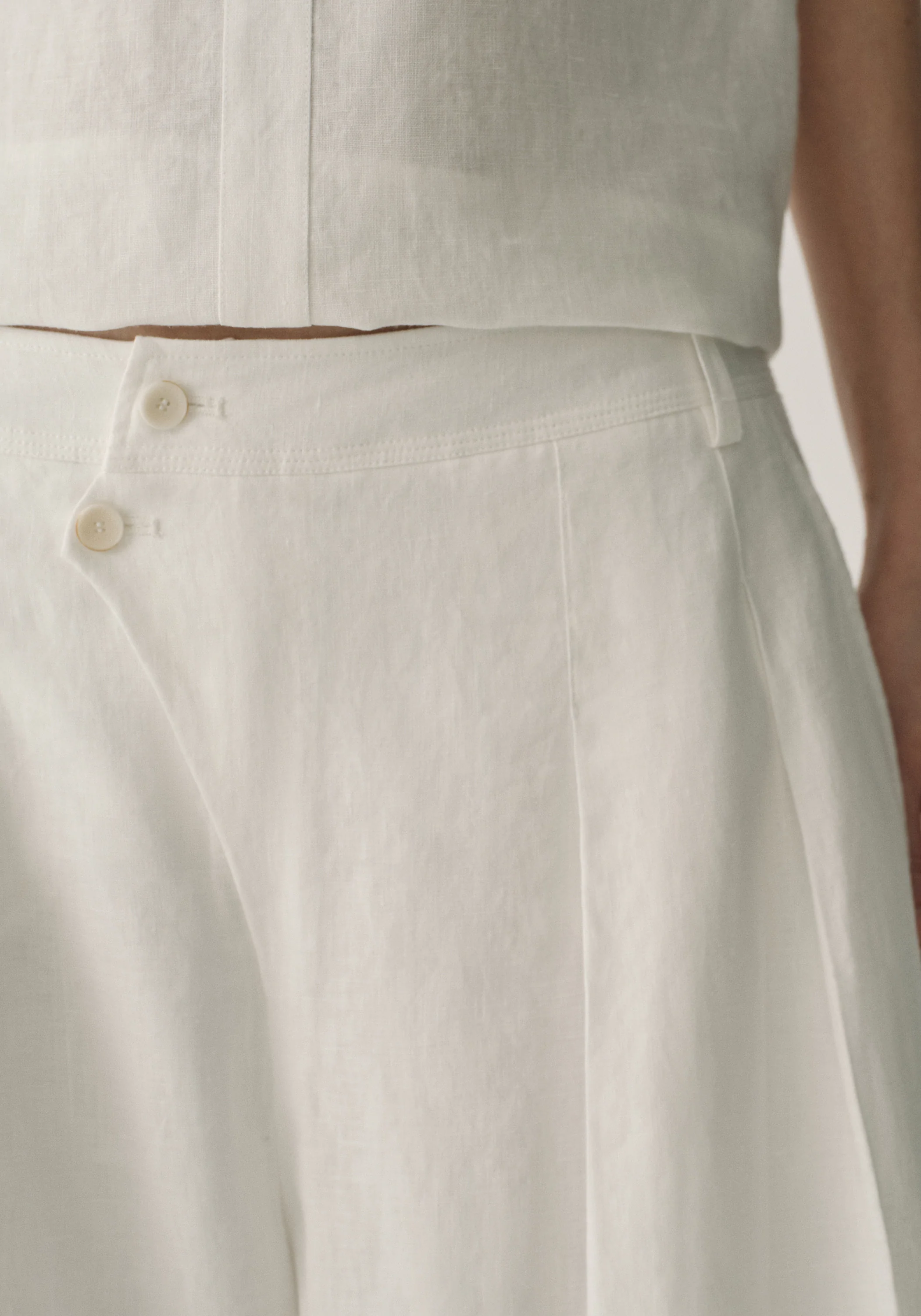Linen Cropped Pants - Image 15