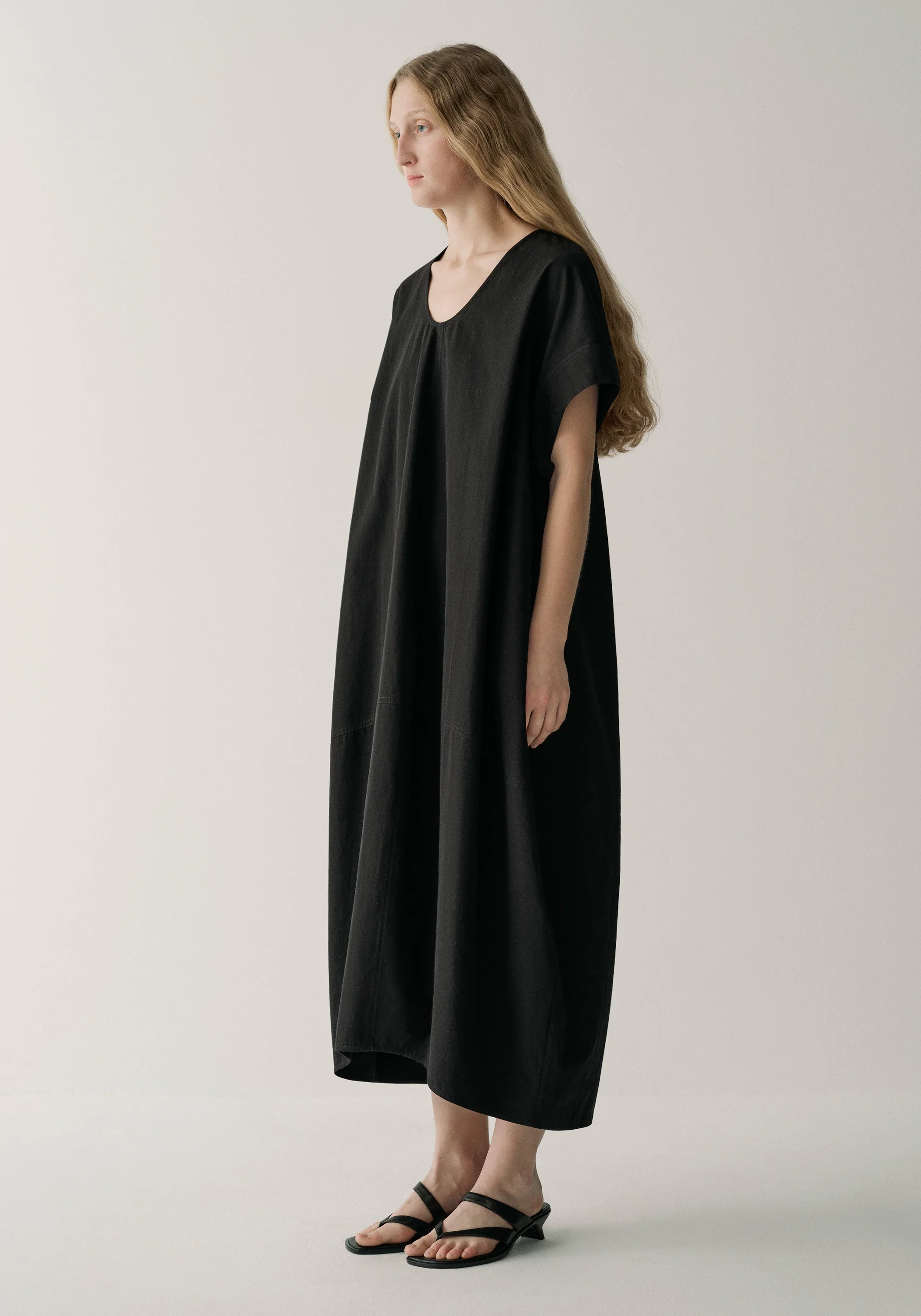 Cocoon U-neck Dress - Image 3