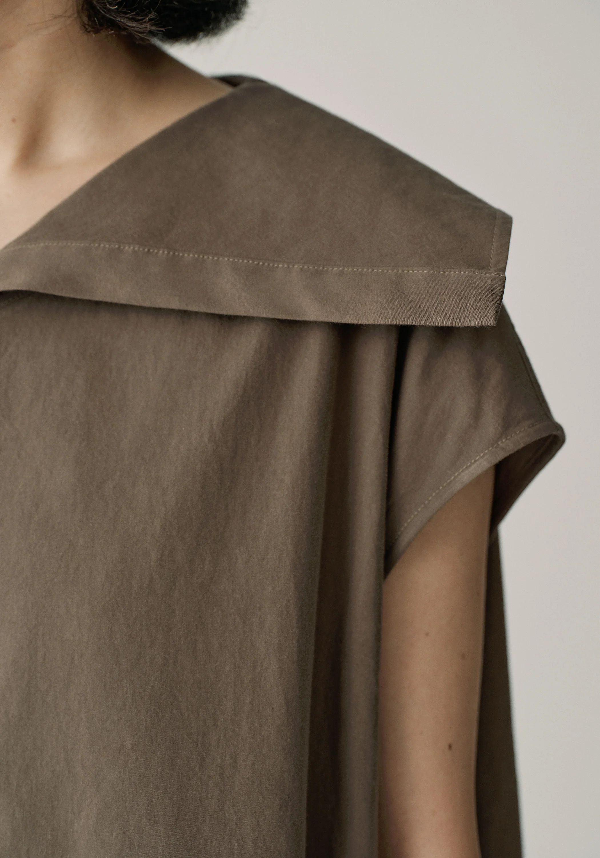 Wide-collar Buttoned Dress - Image 7