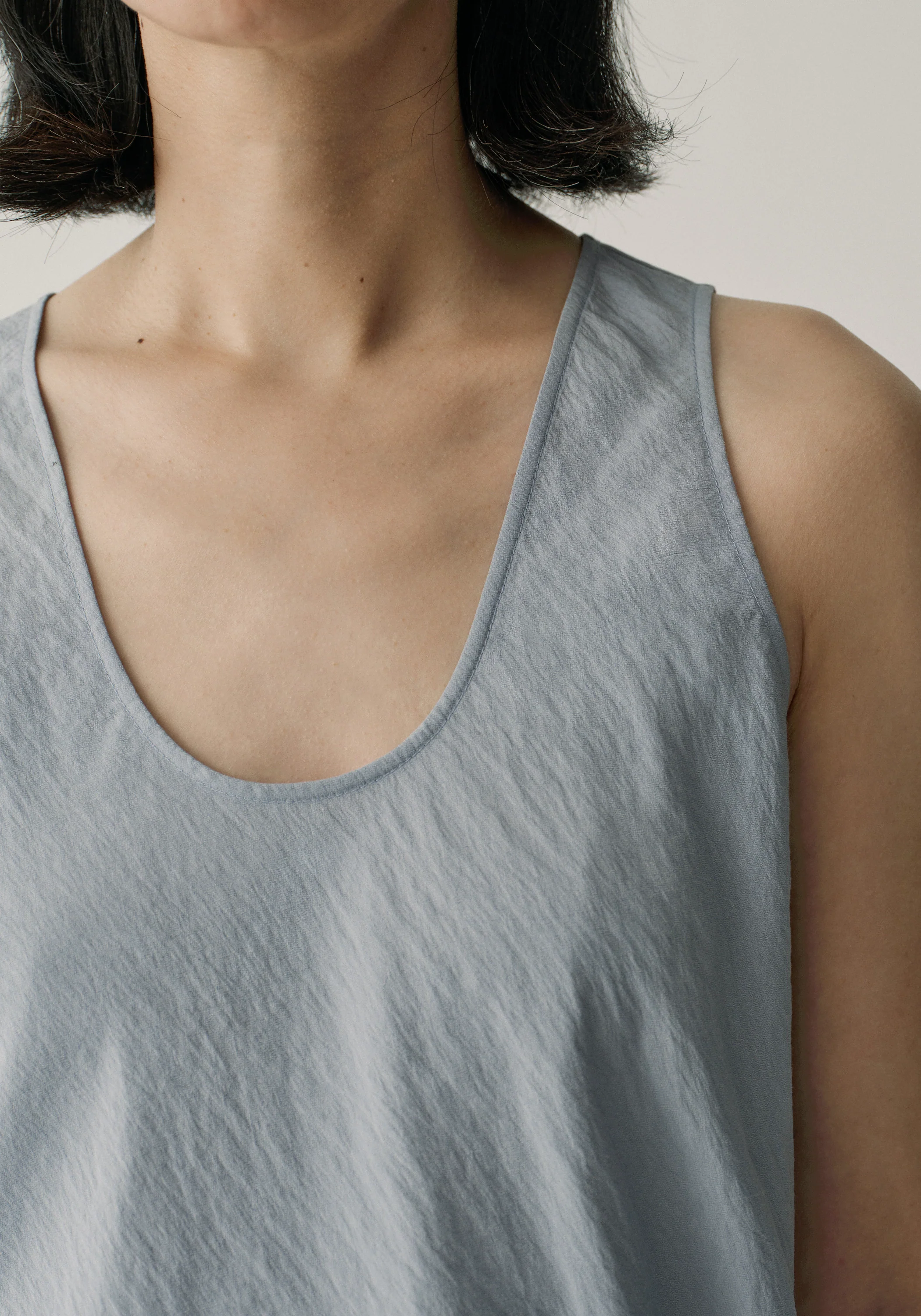 U-neck Sleeveless Top - Image 15
