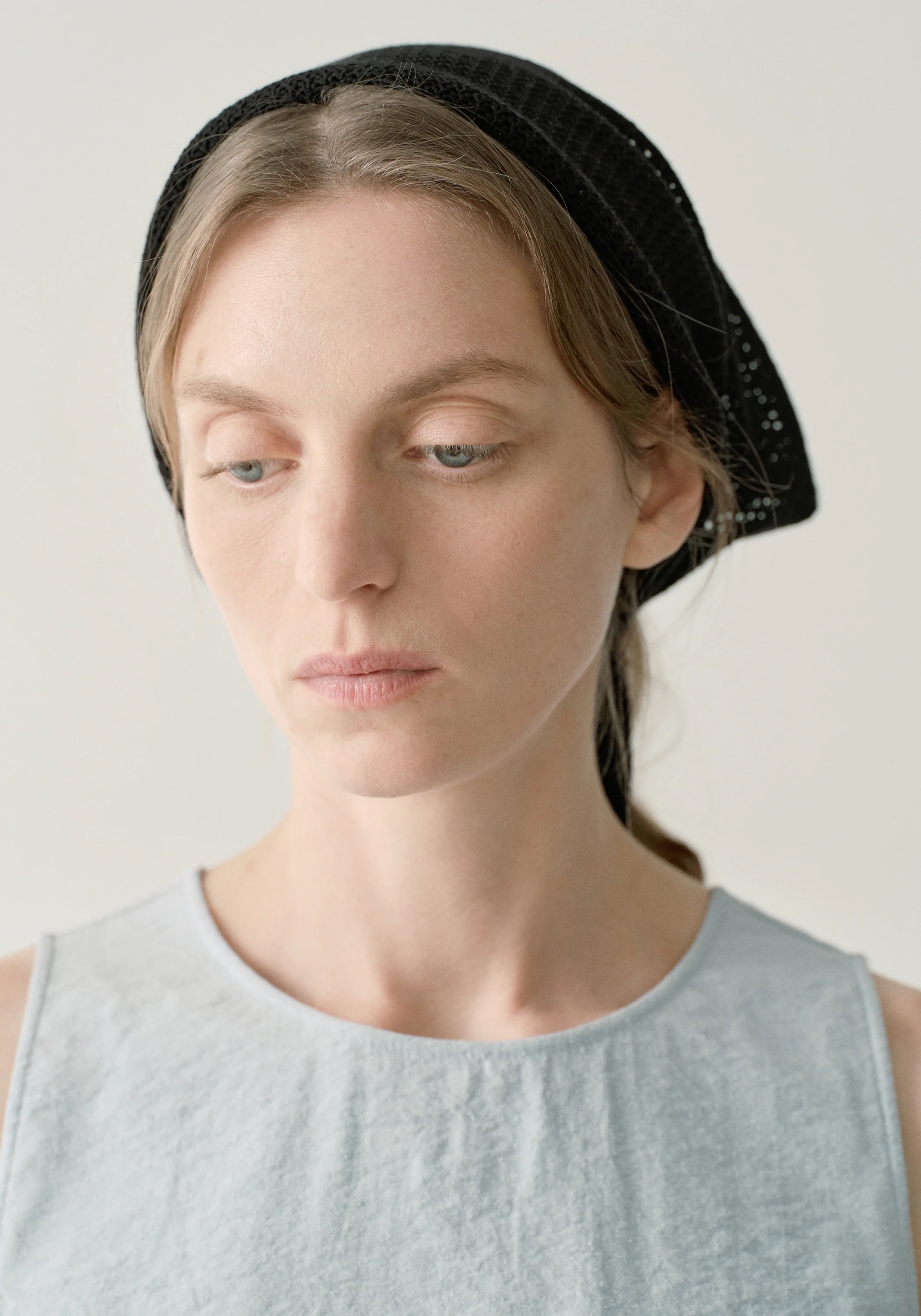 Open-knit Triangle Scarf - Image 17